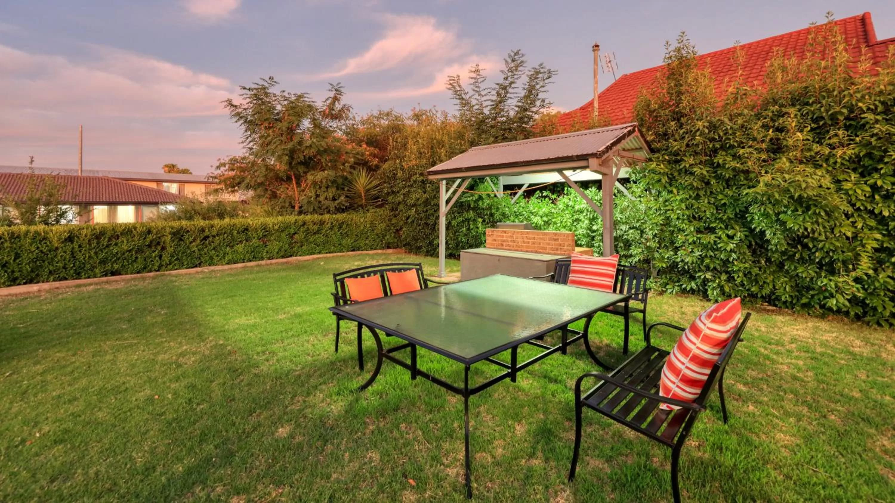 BBQ facilities in Country Leisure Motor Inn