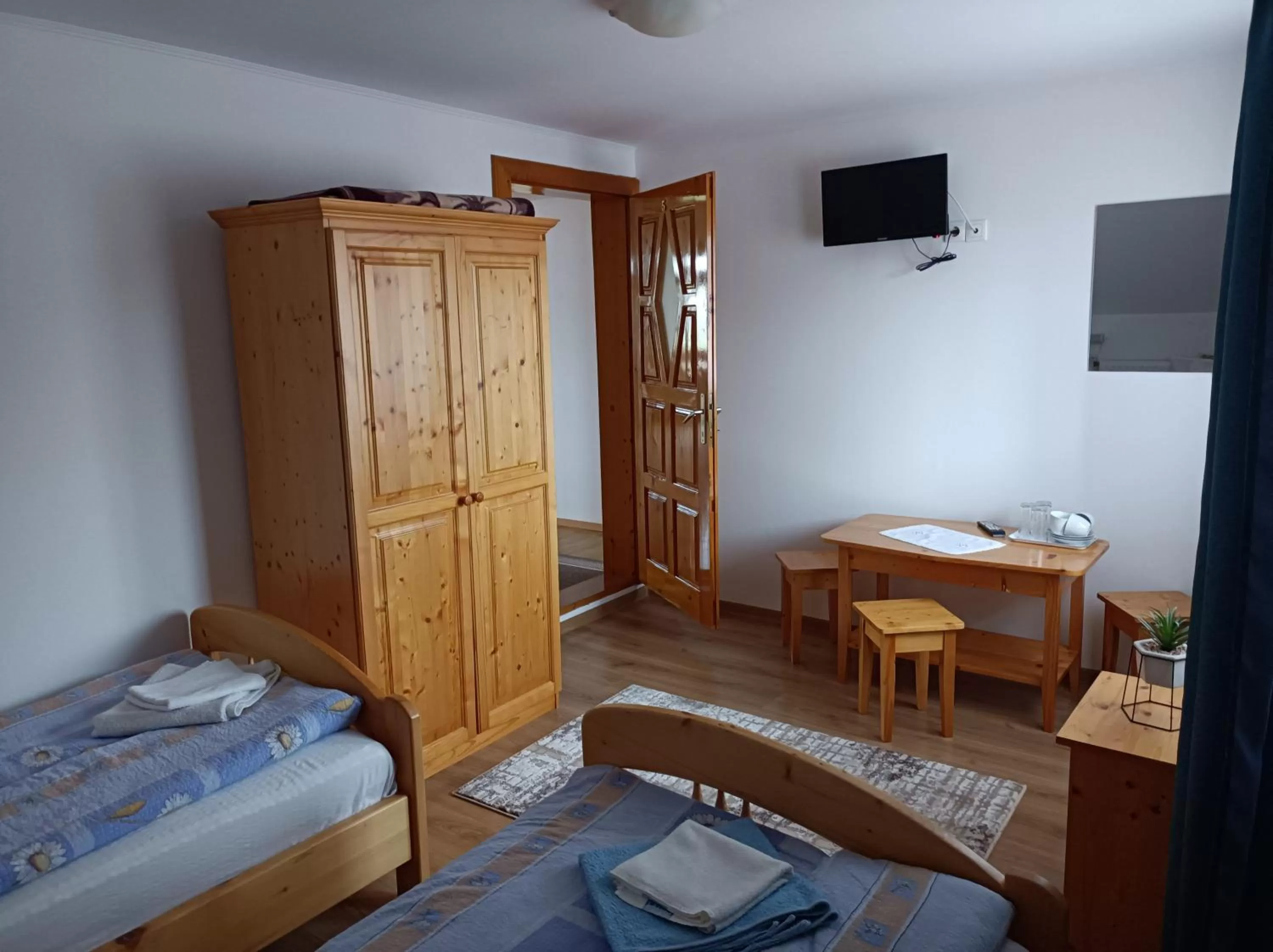 Bedroom, TV/Entertainment Center in Nárcisz B&B