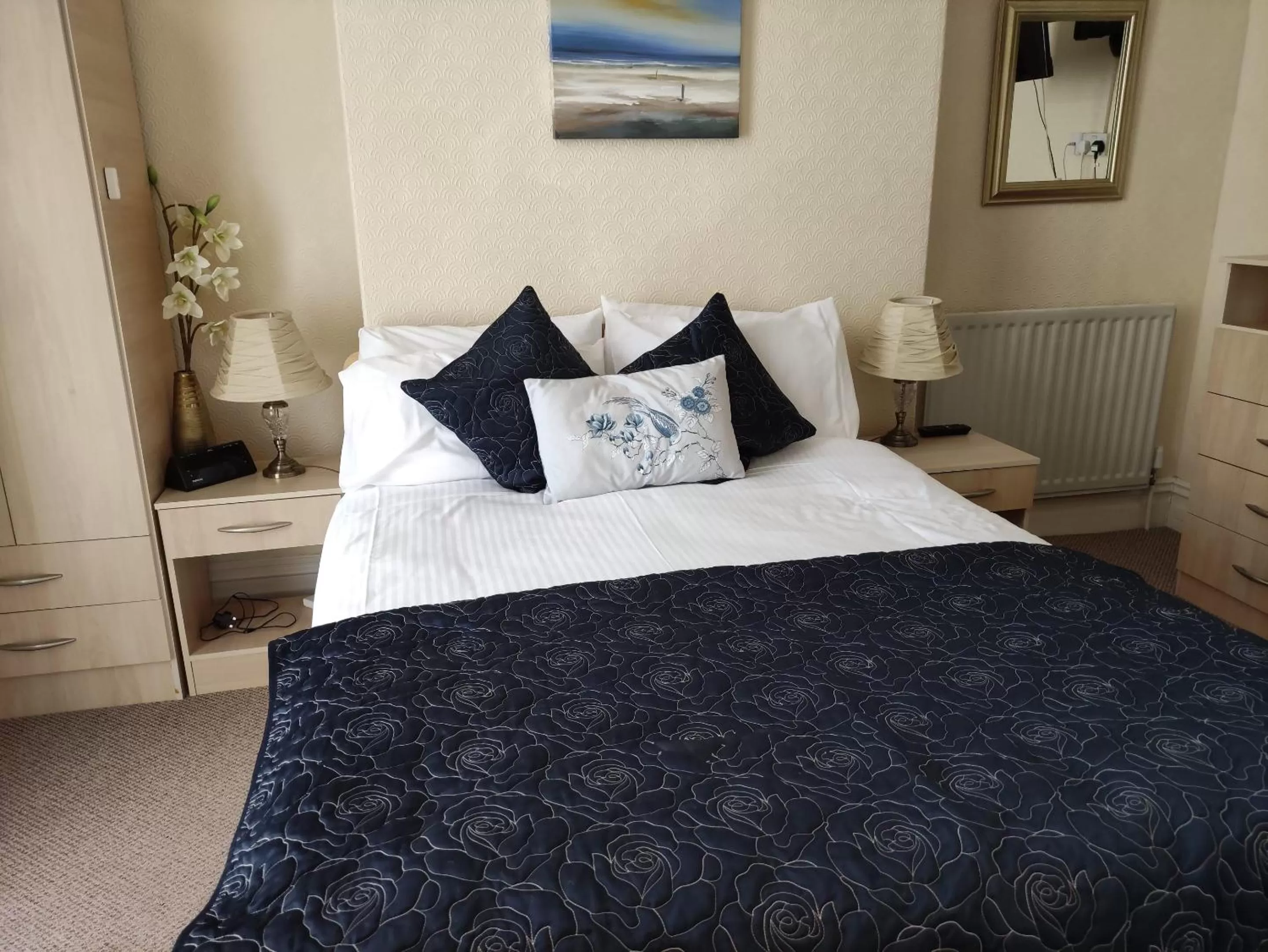 Double Room with Private Bathroom in Cleve Court Hotel