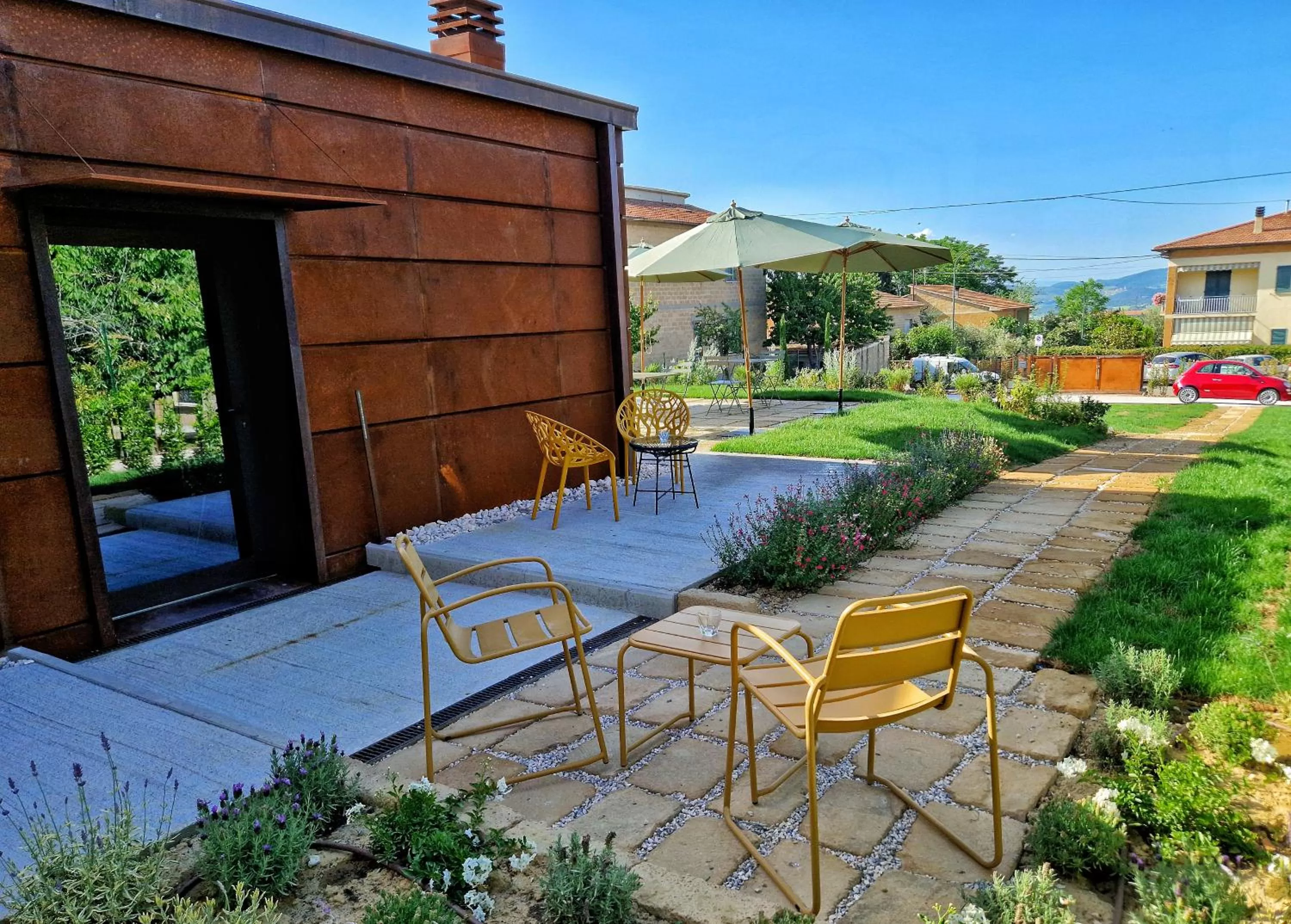 Swimming Pool in GARAGE47 Storica Officina Meccanica LOFT B&B iN PIENZA
