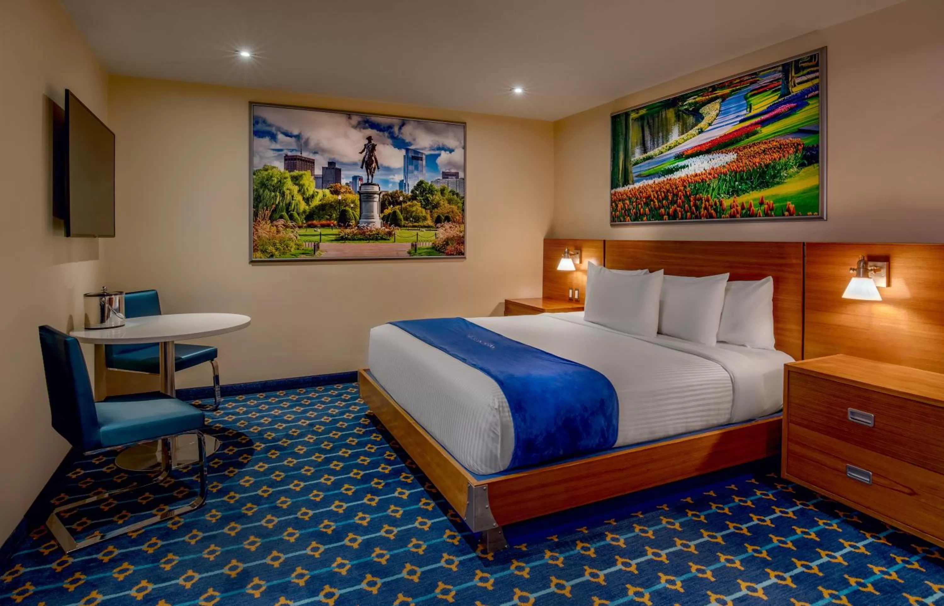 Bed in Harborside Inn