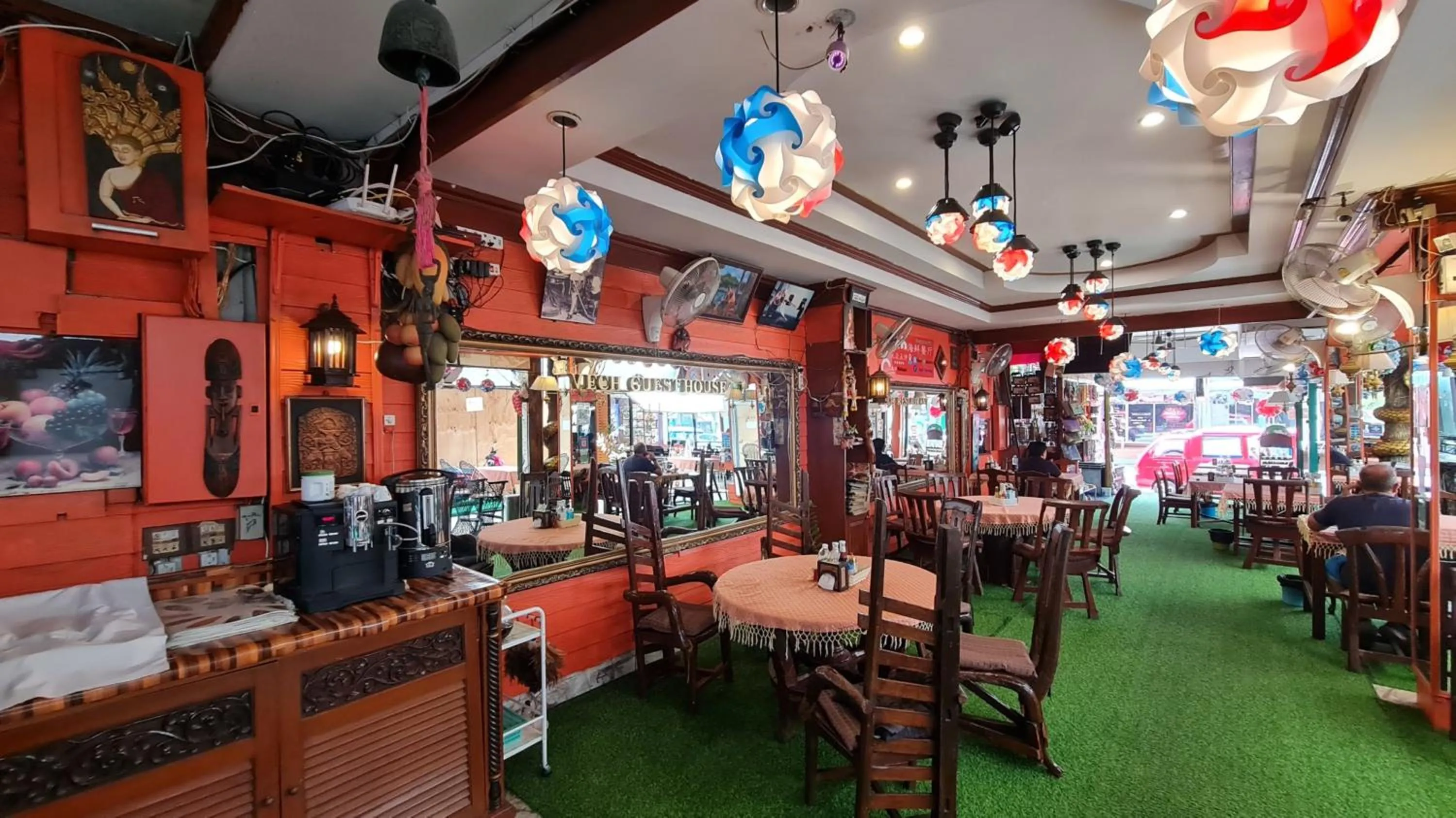 Restaurant/places to eat in Vech Guesthouse Patong