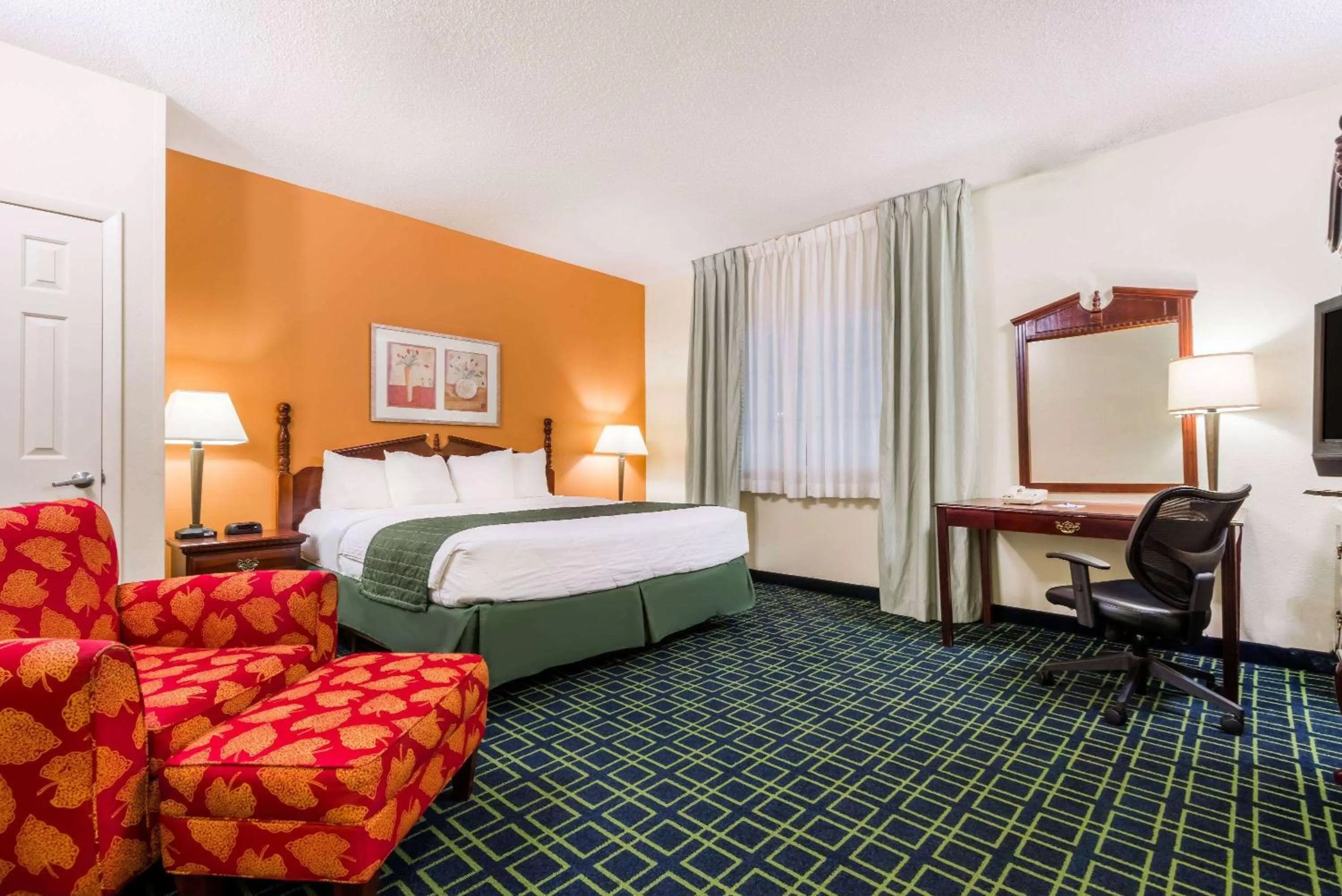 Photo of the whole room in Baymont by Wyndham Greensburg