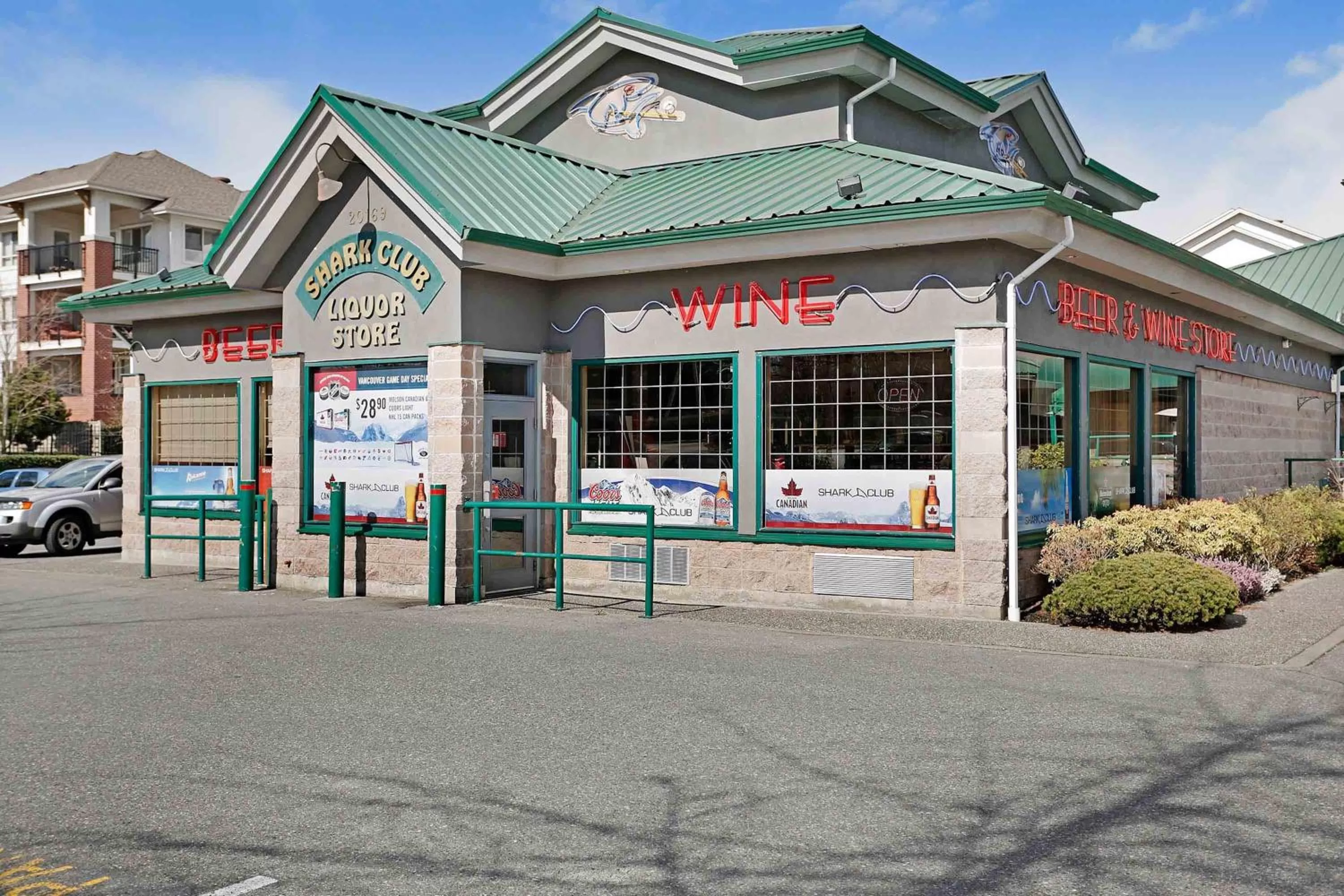 Lounge or bar in Sandman Hotel Langley