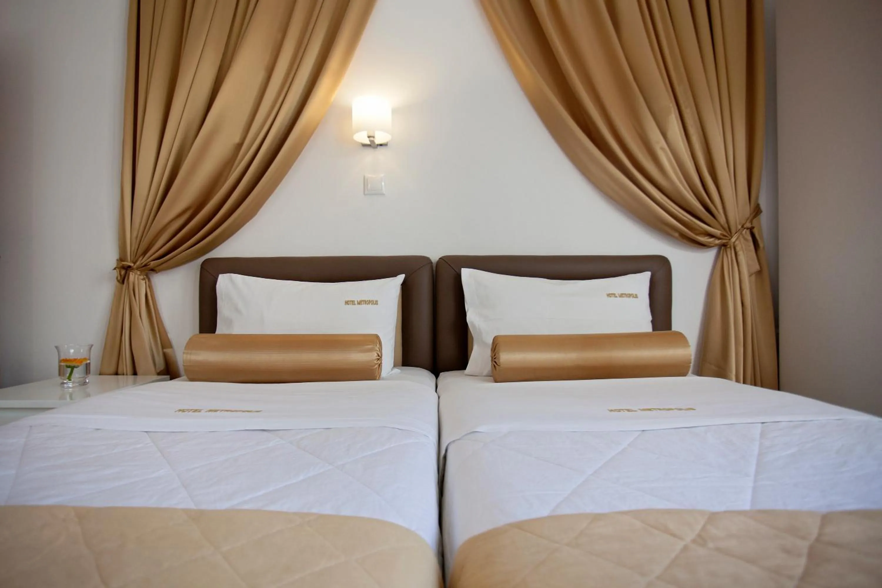 Bed in Metropolis Hotel