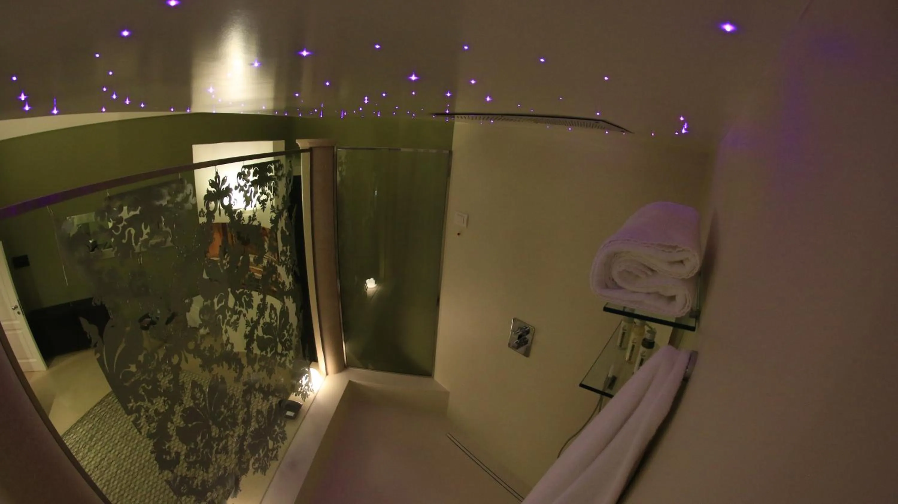 Shower in Albergo Del Sedile