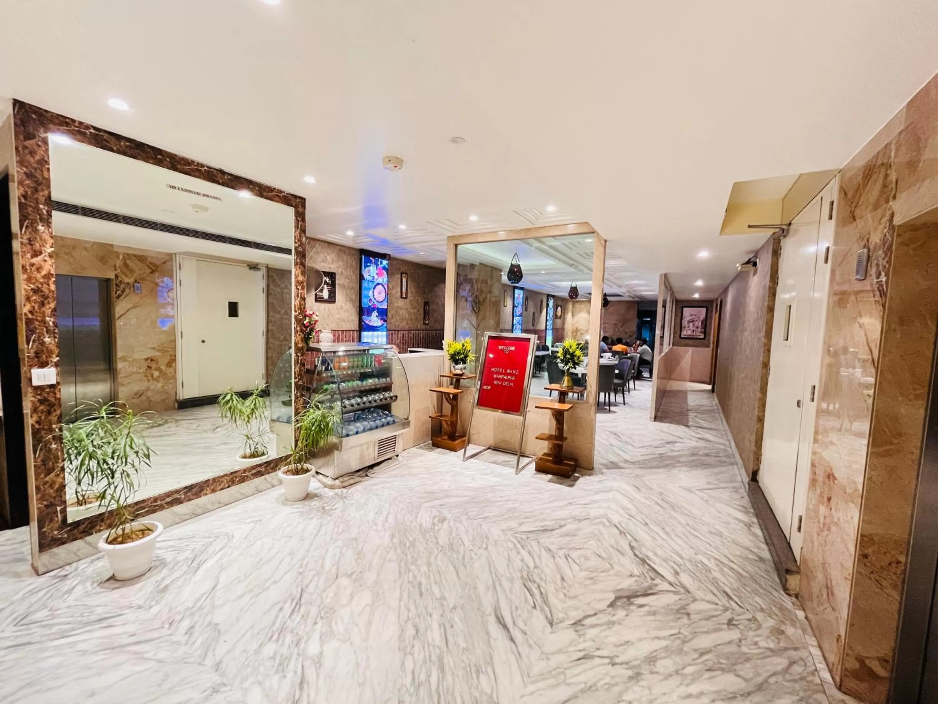 Facade/entrance in Hotel Banz near Delhi Airport