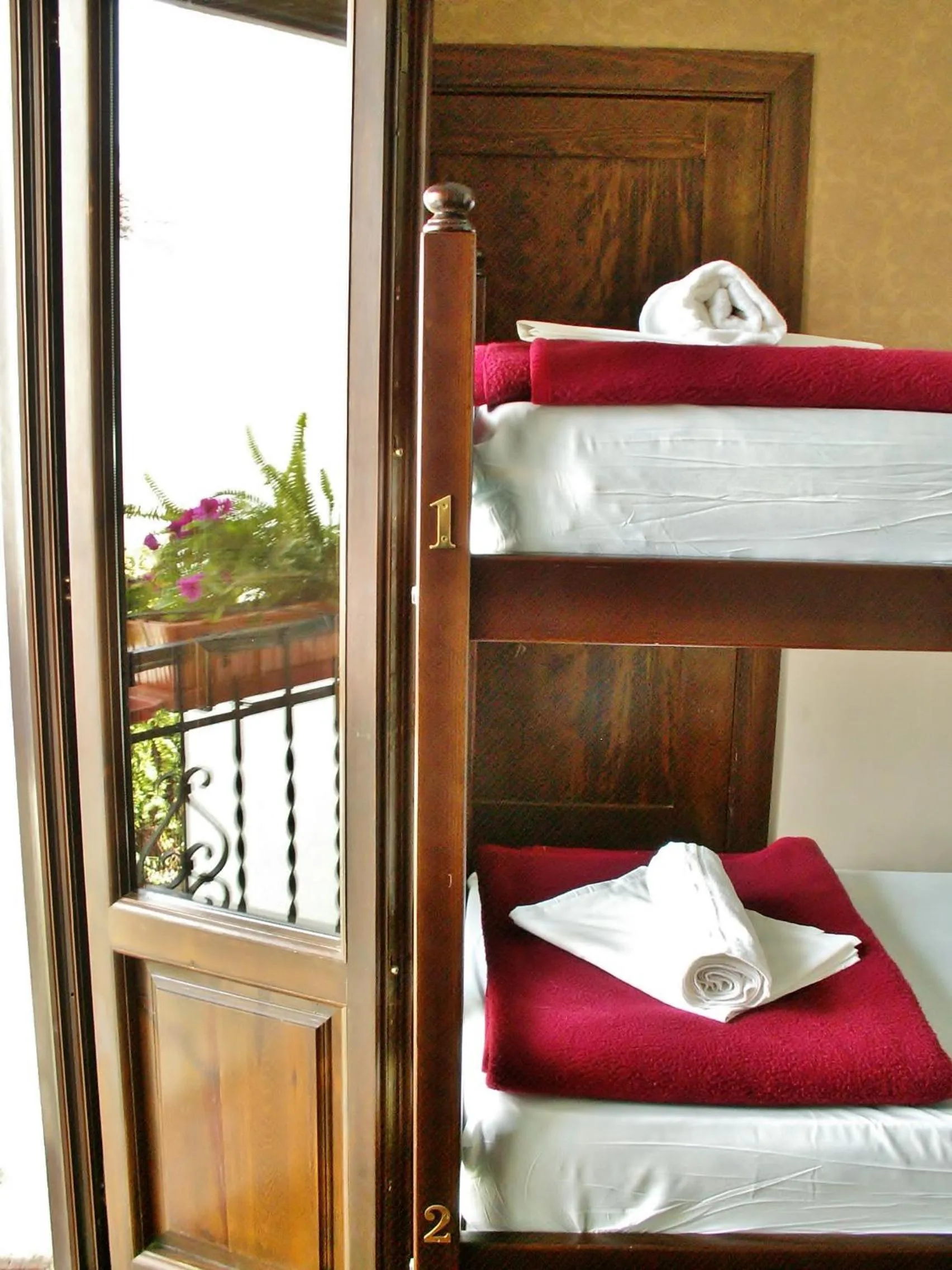 bunk bed, Bed in Oasis Backpackers' Hostel Granada