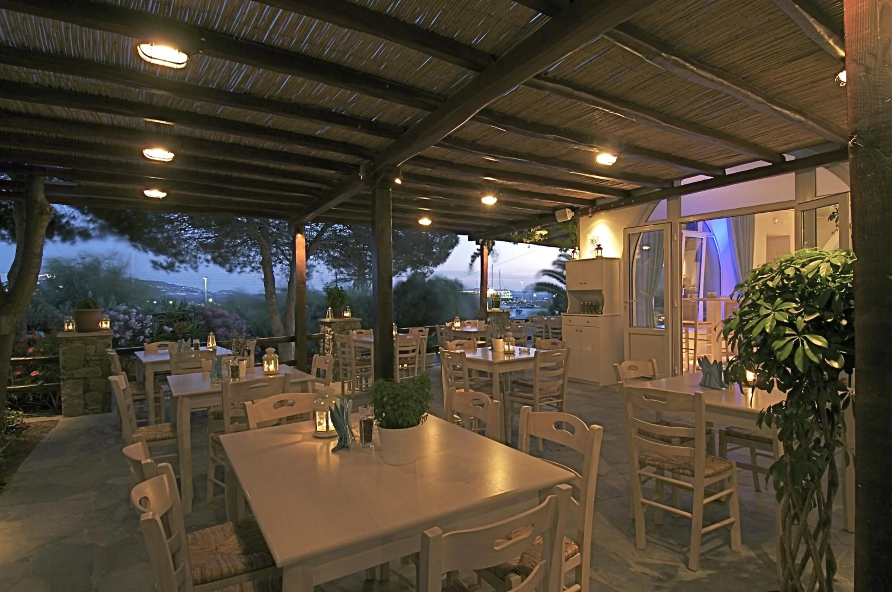 Restaurant/places to eat in Makis Place