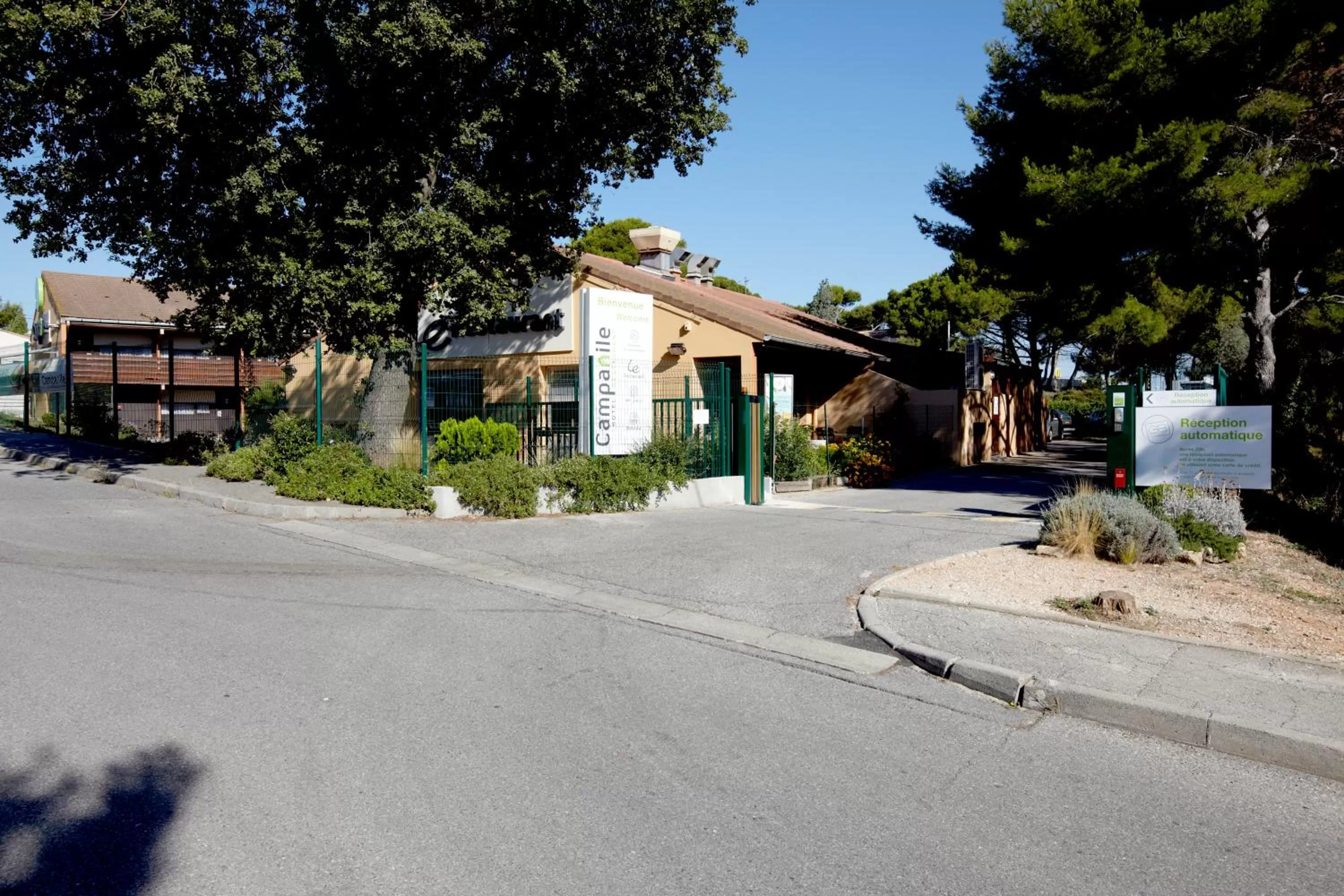 Facade/entrance in Kyriad Direct Marseille Ouest - Martigues