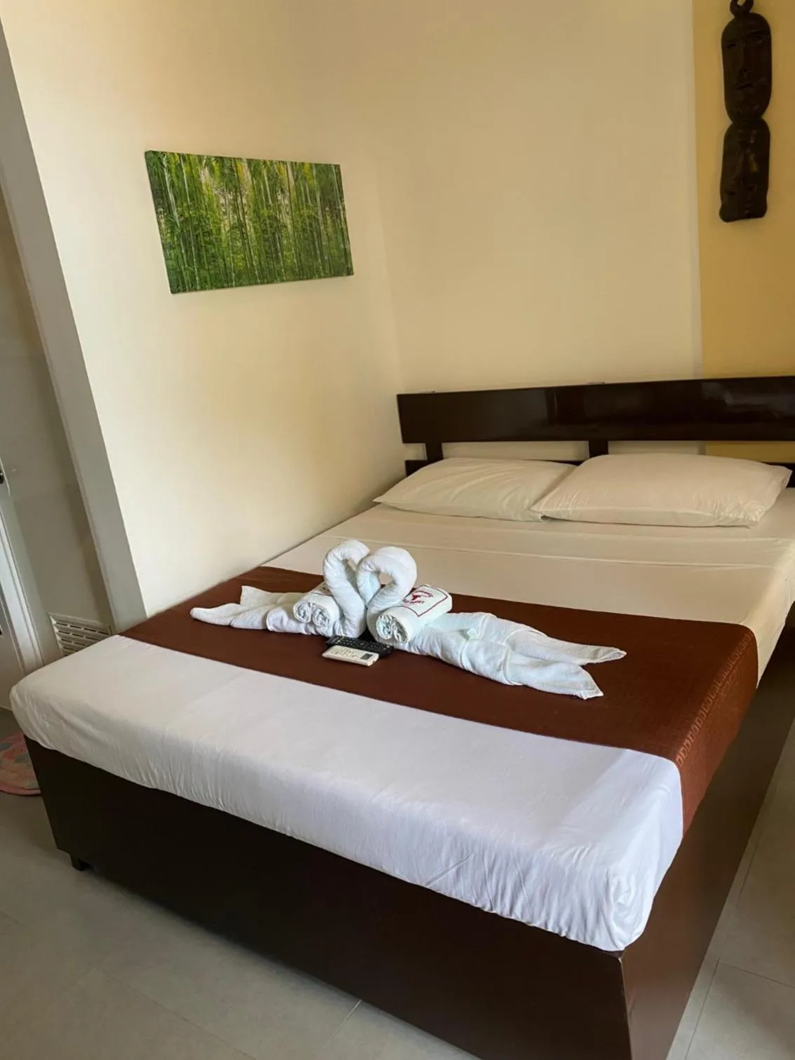 Bed in Papa Freds Beach Resort