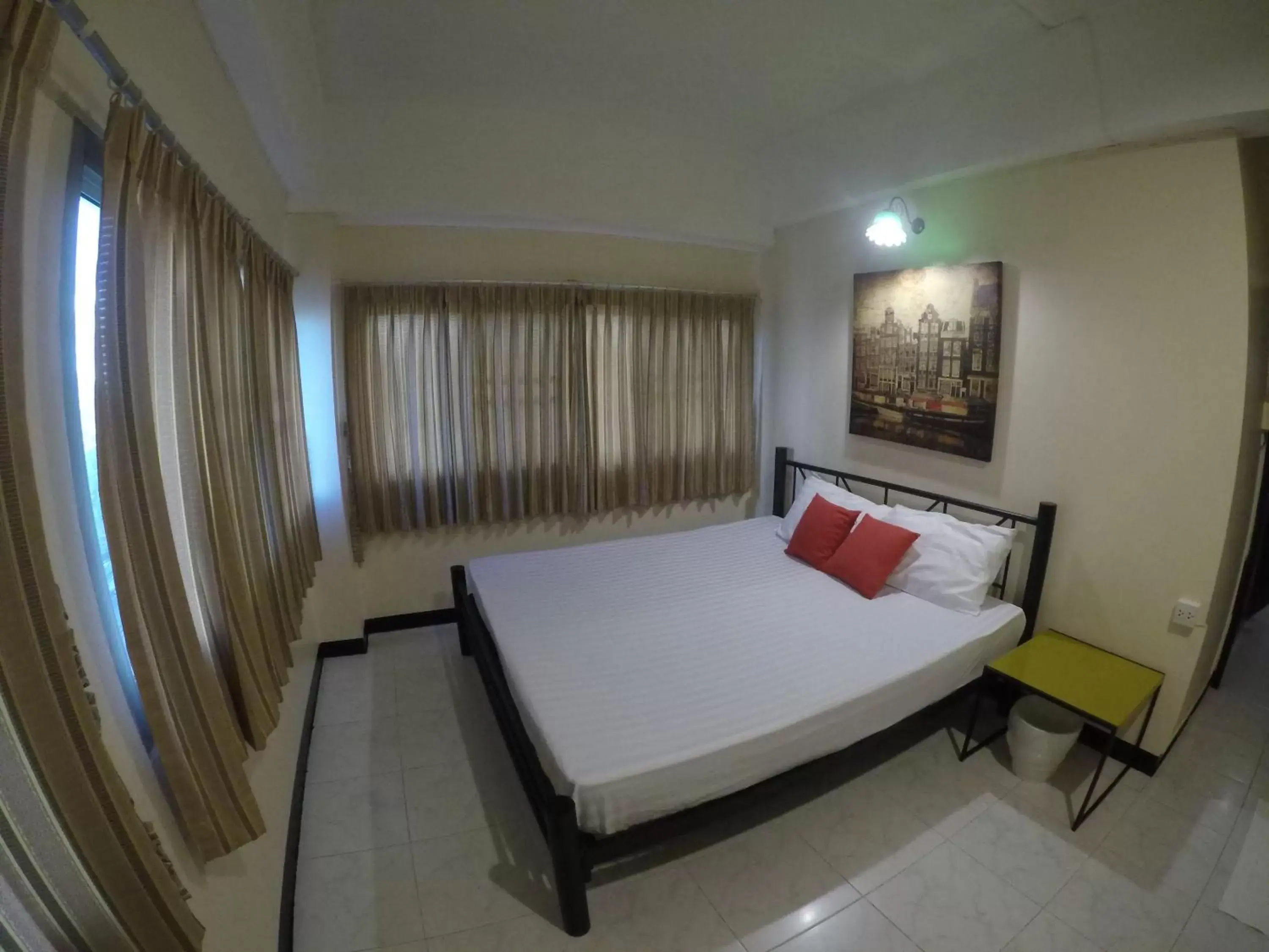 Double Room with Private Bathroom in KC guest house Double Room with Private Bathroom in KC guest house
