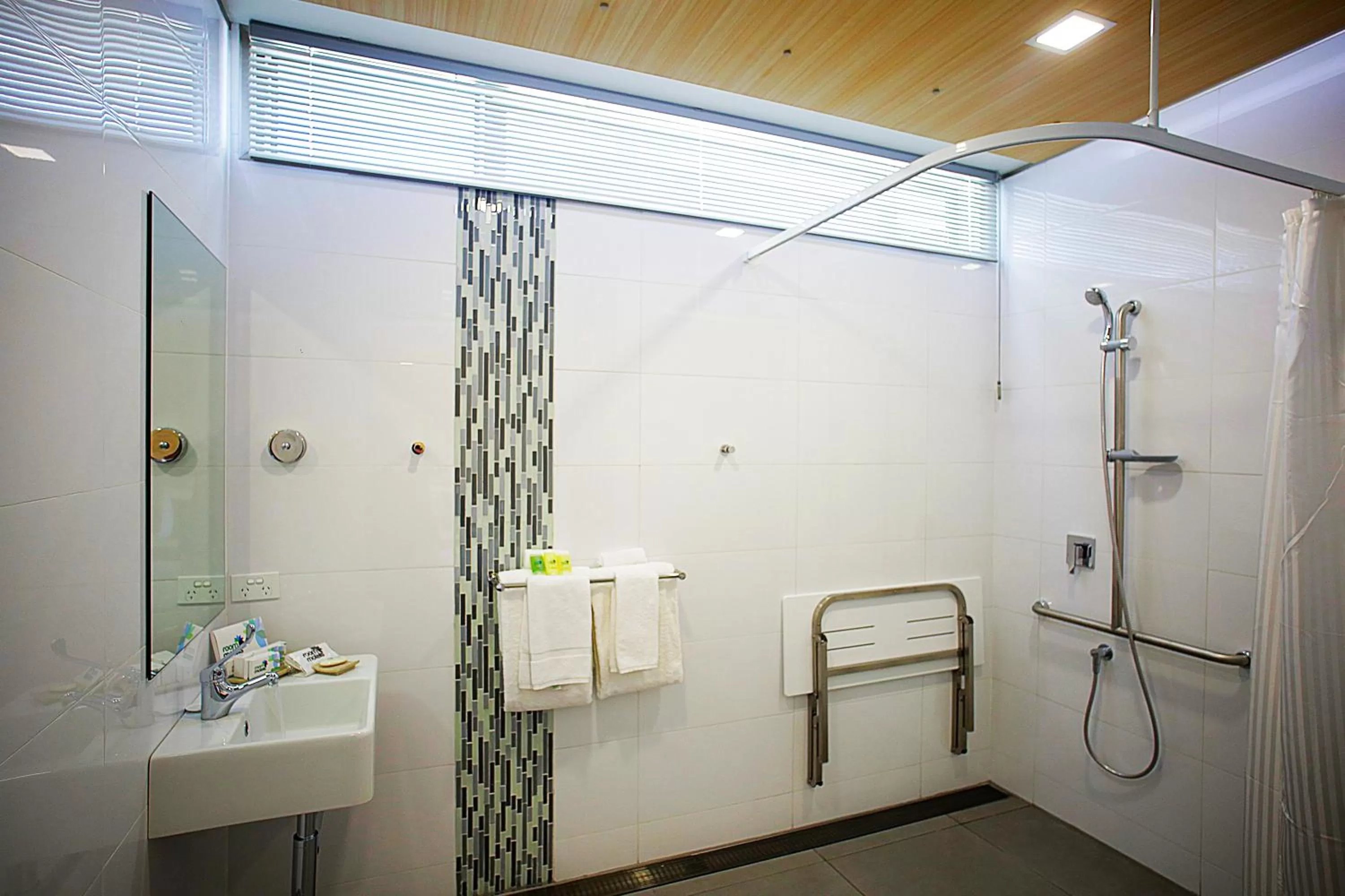 Shower in Trip Motel Gatton