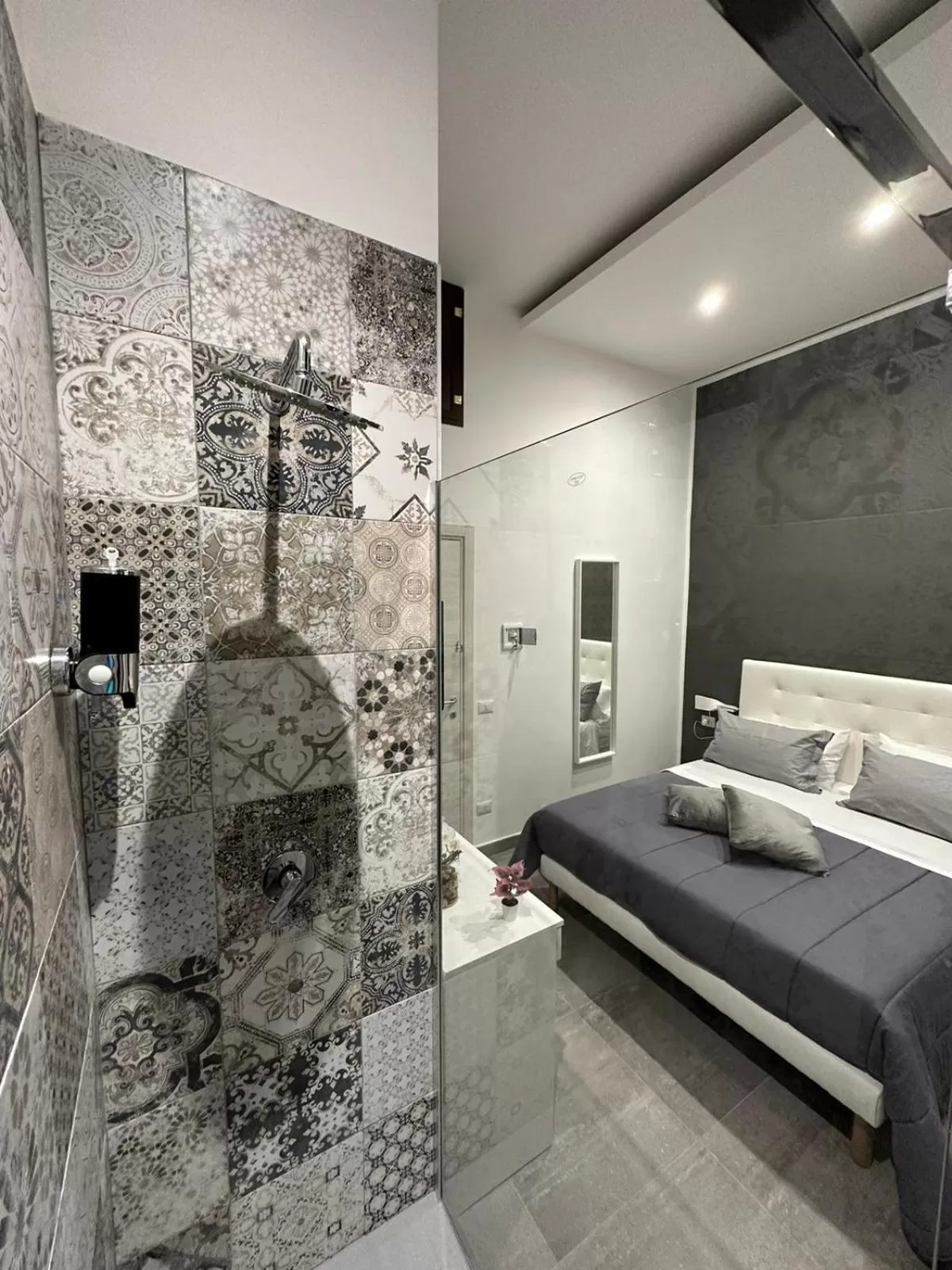 Shower, Bed in B&B Carme