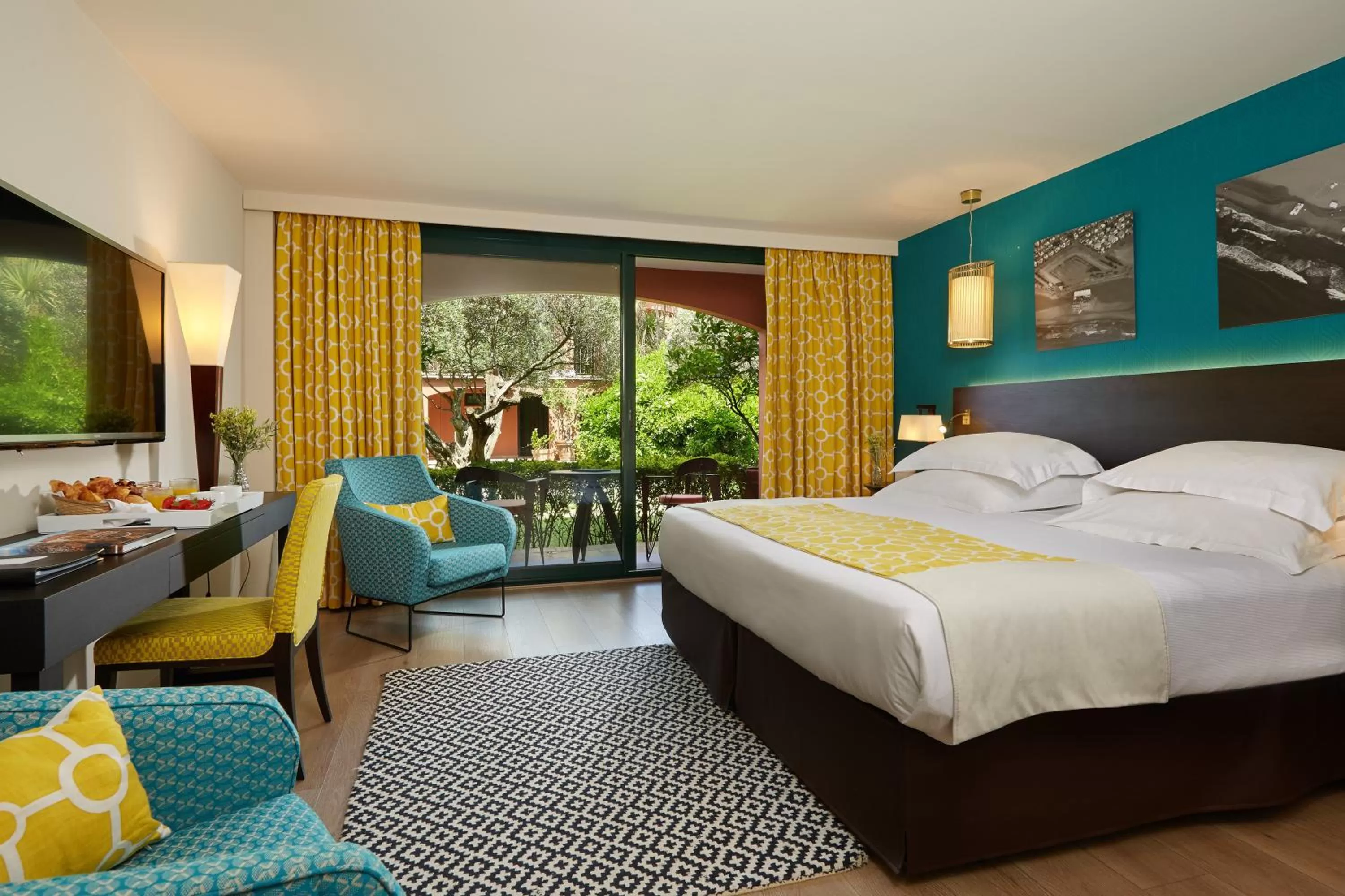 Photo of the whole room, Bed in Villa Duflot Hôtel & Spa Perpignan