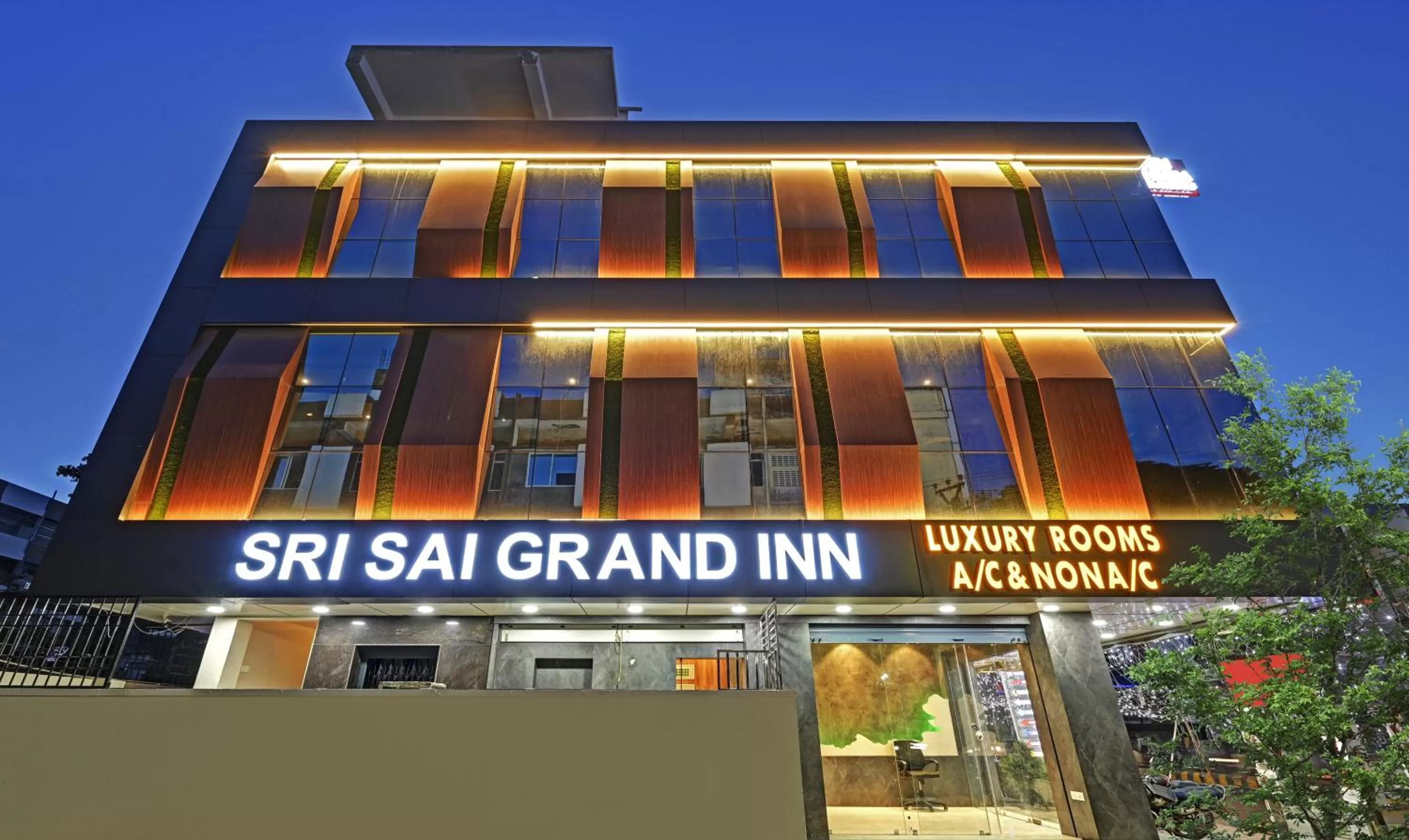 Facade/entrance in Itsy Hotels Sri Sai Grand Inn