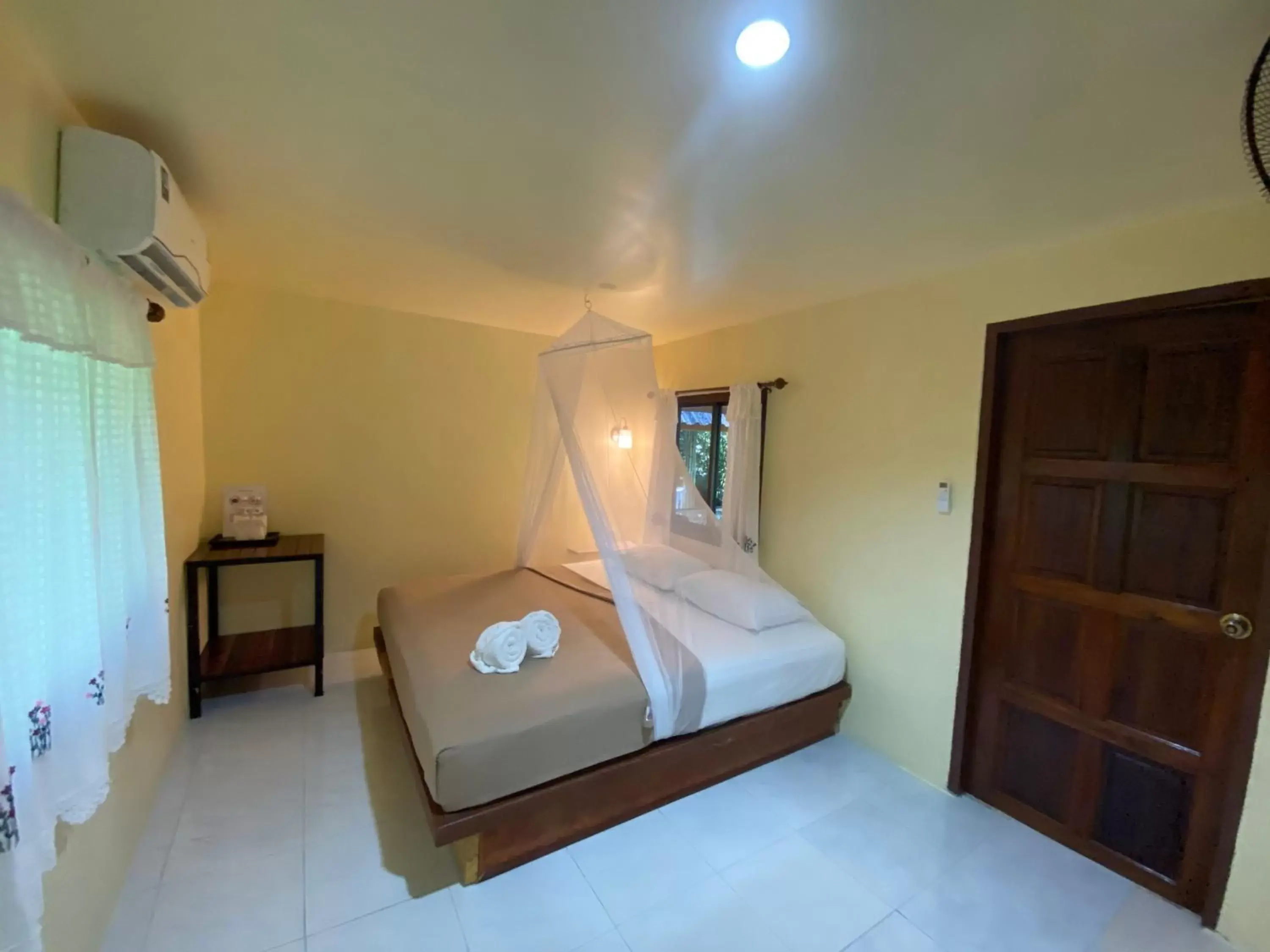 Jungle Hut With Air-Conditioner - single occupancy in Khao Sok Jungle Huts Resort Jungle Hut With Air-Conditioner - single occupancy in Khao Sok Jungle Huts Resort