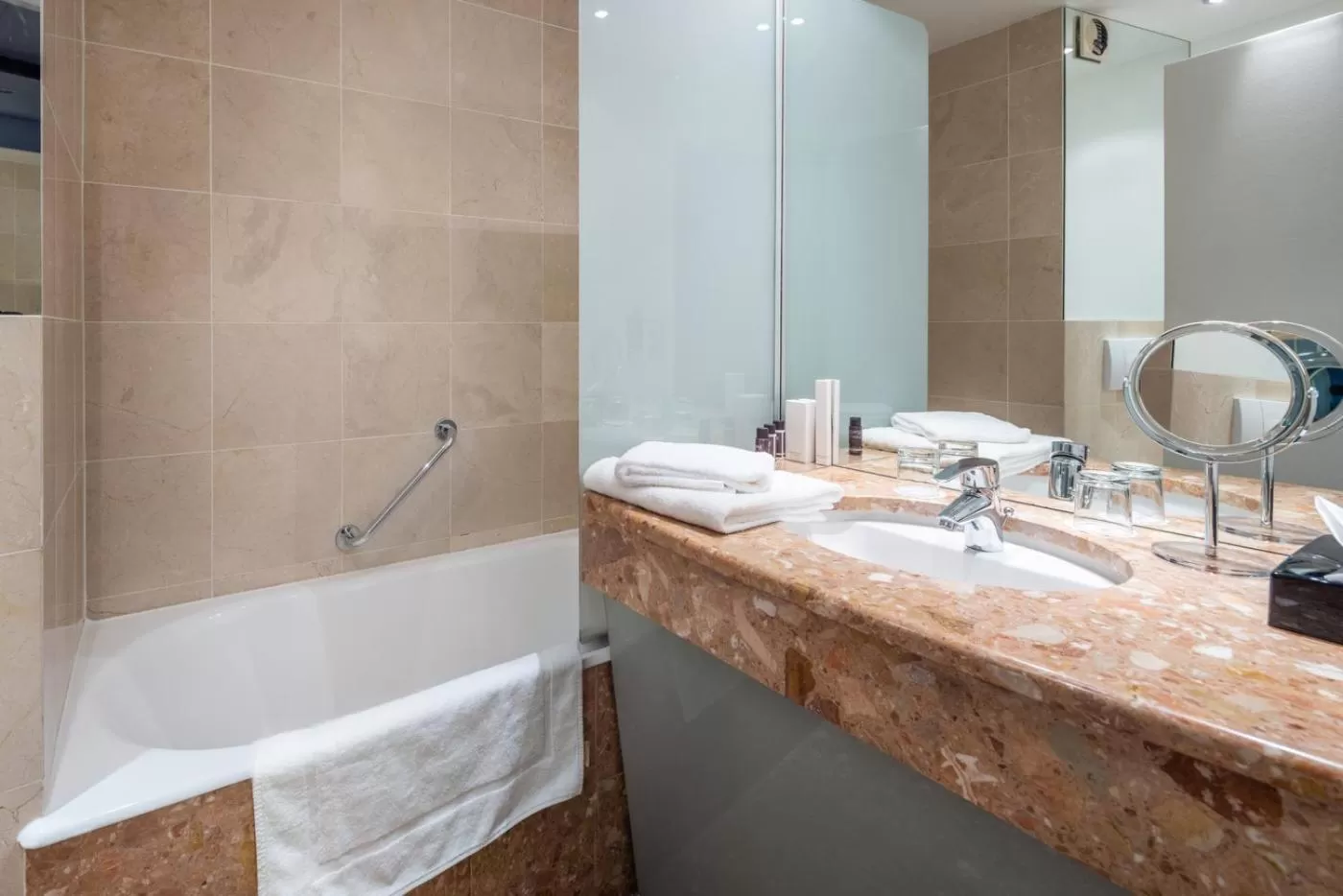 Bath in Hôtel Paris Neuilly