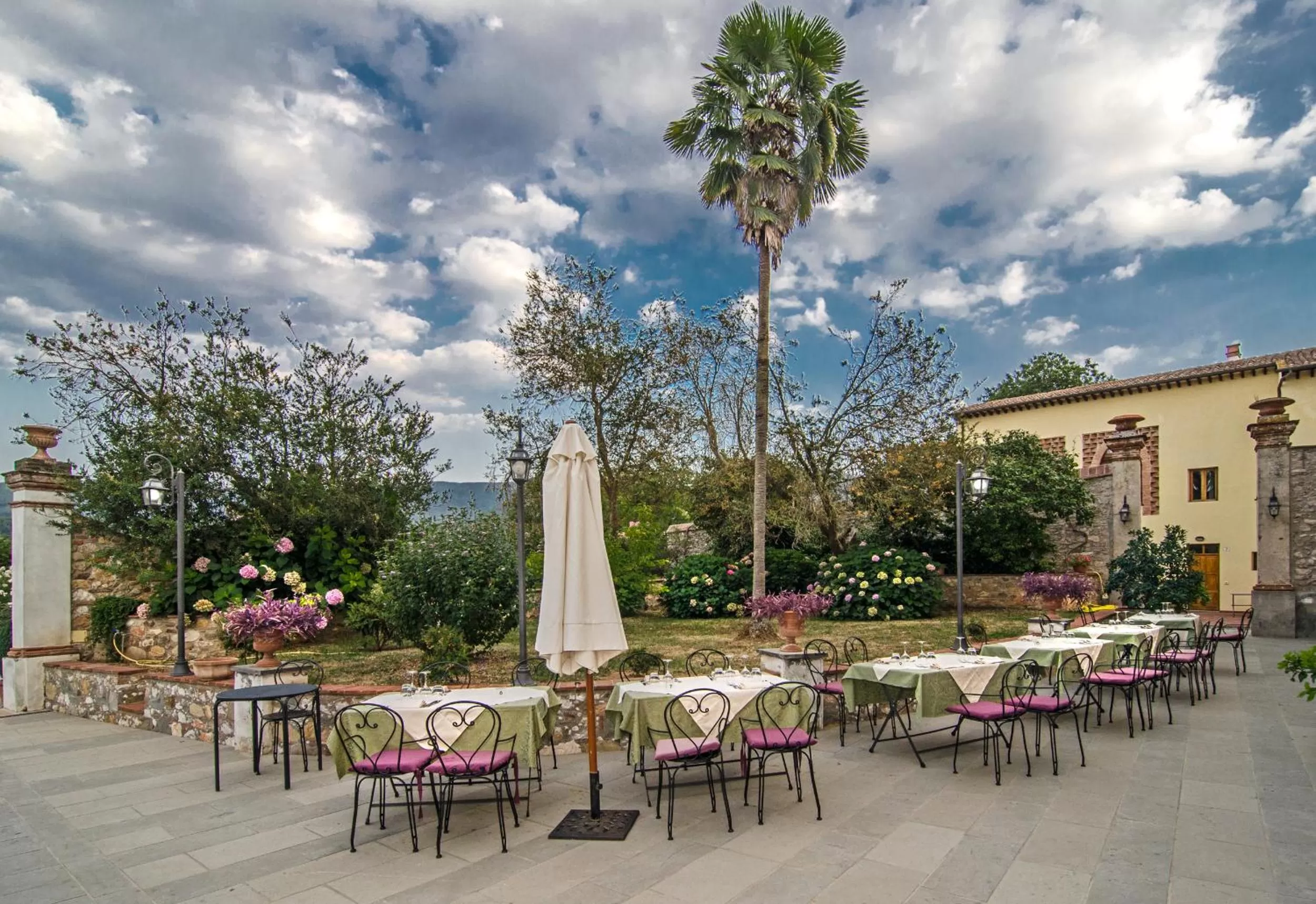 Dining area in Hotel Villa Cheli