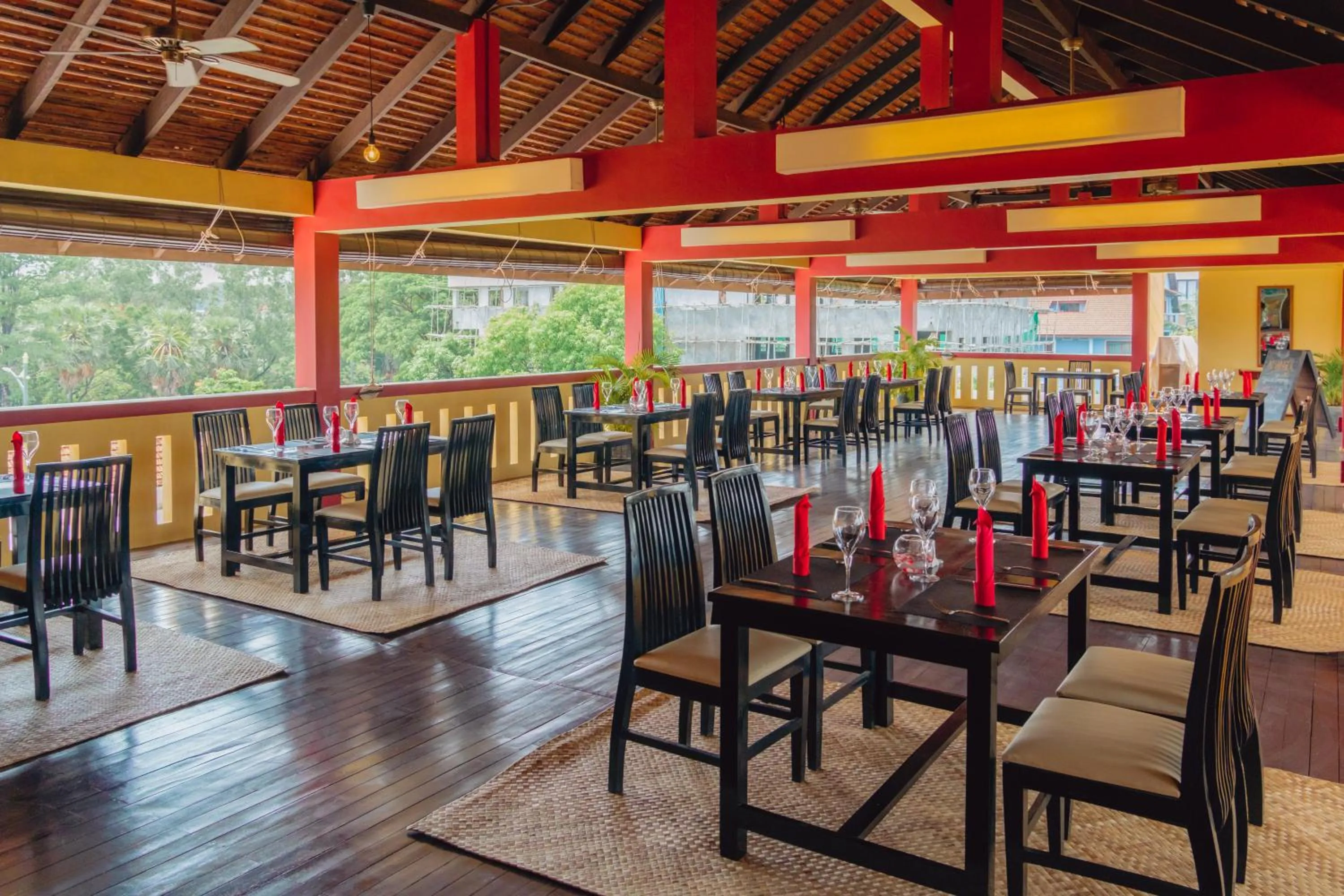 Restaurant/places to eat in Pandora Suite D'Angkor