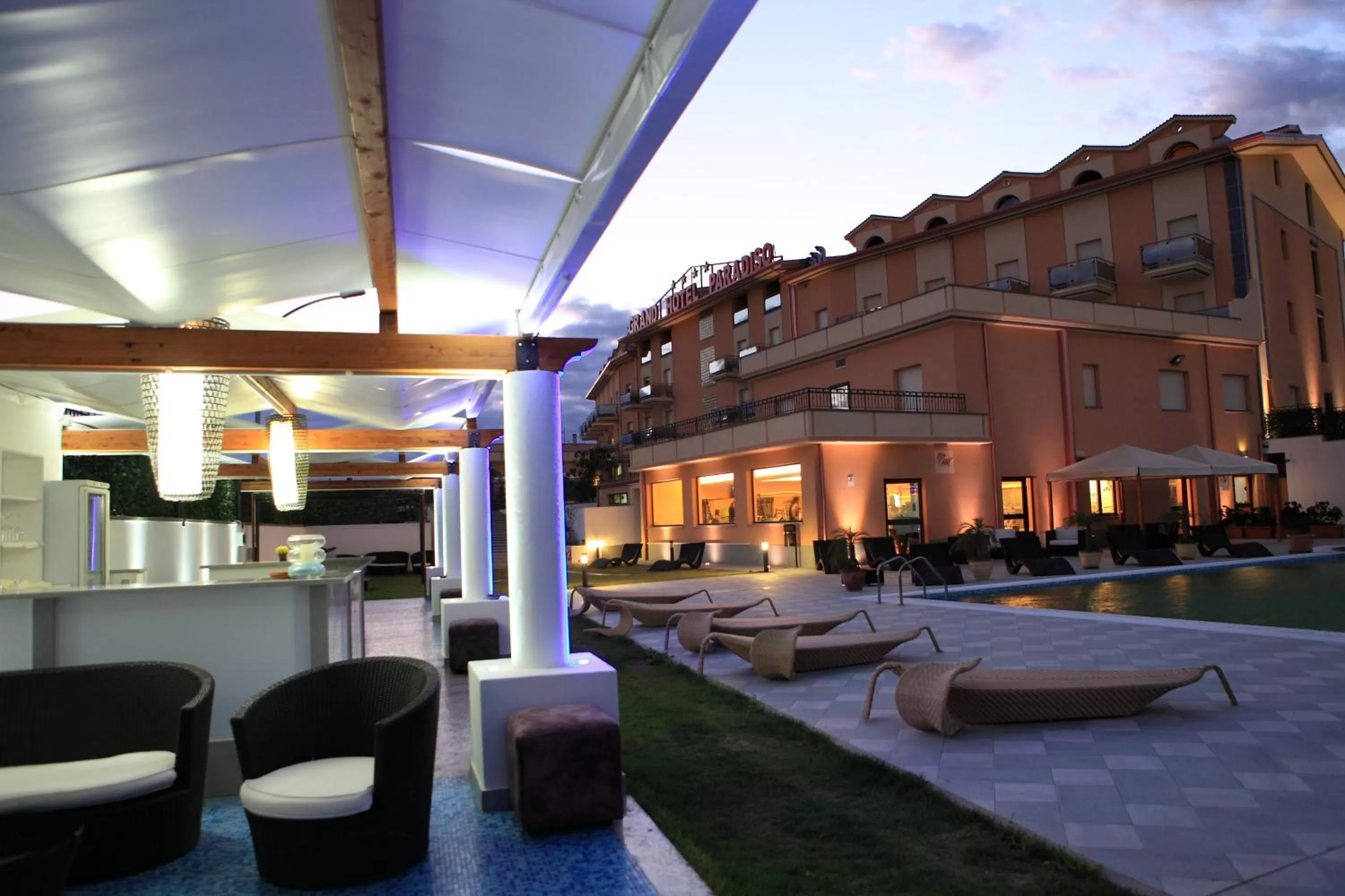 Facade/entrance in Grand Hotel Paradiso