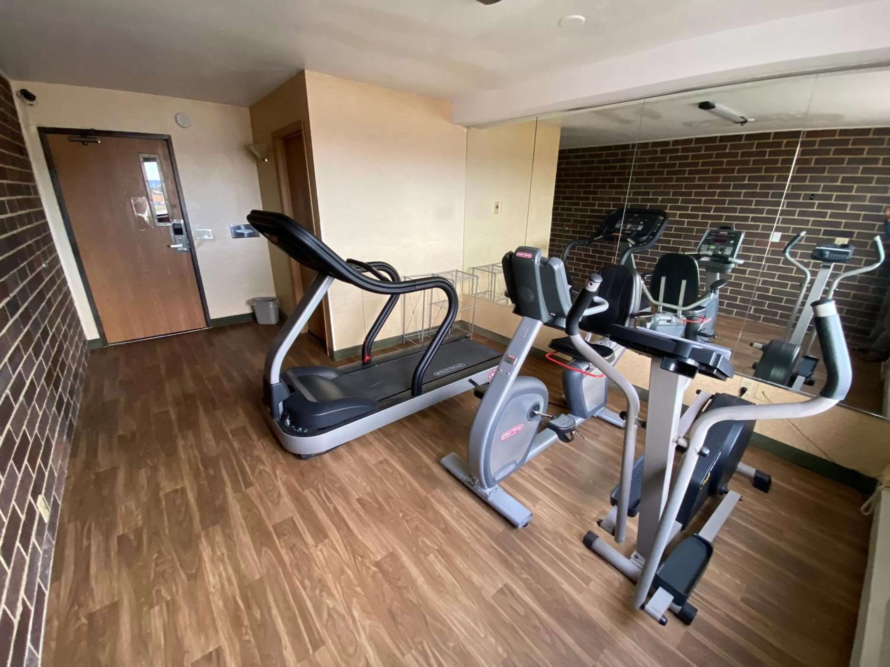 Fitness centre/facilities in Reliance Inn