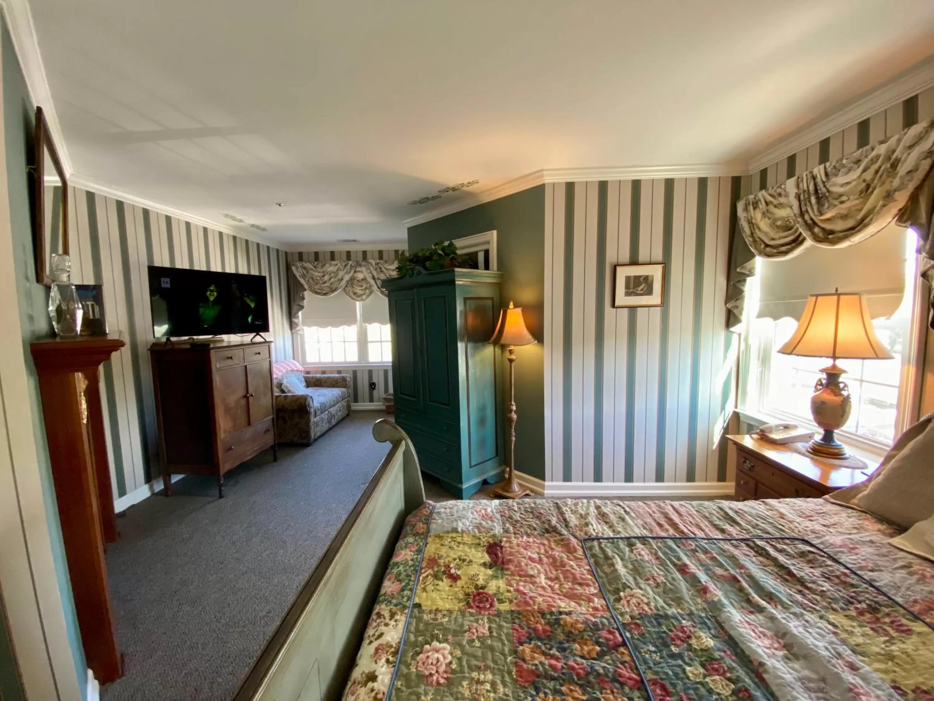 Photo of the whole room in The Cypress Inn