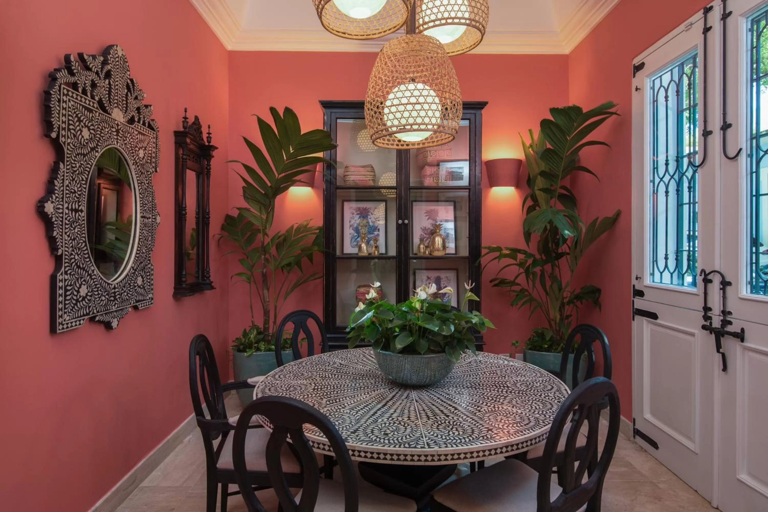 Restaurant/places to eat in Casas del XVI