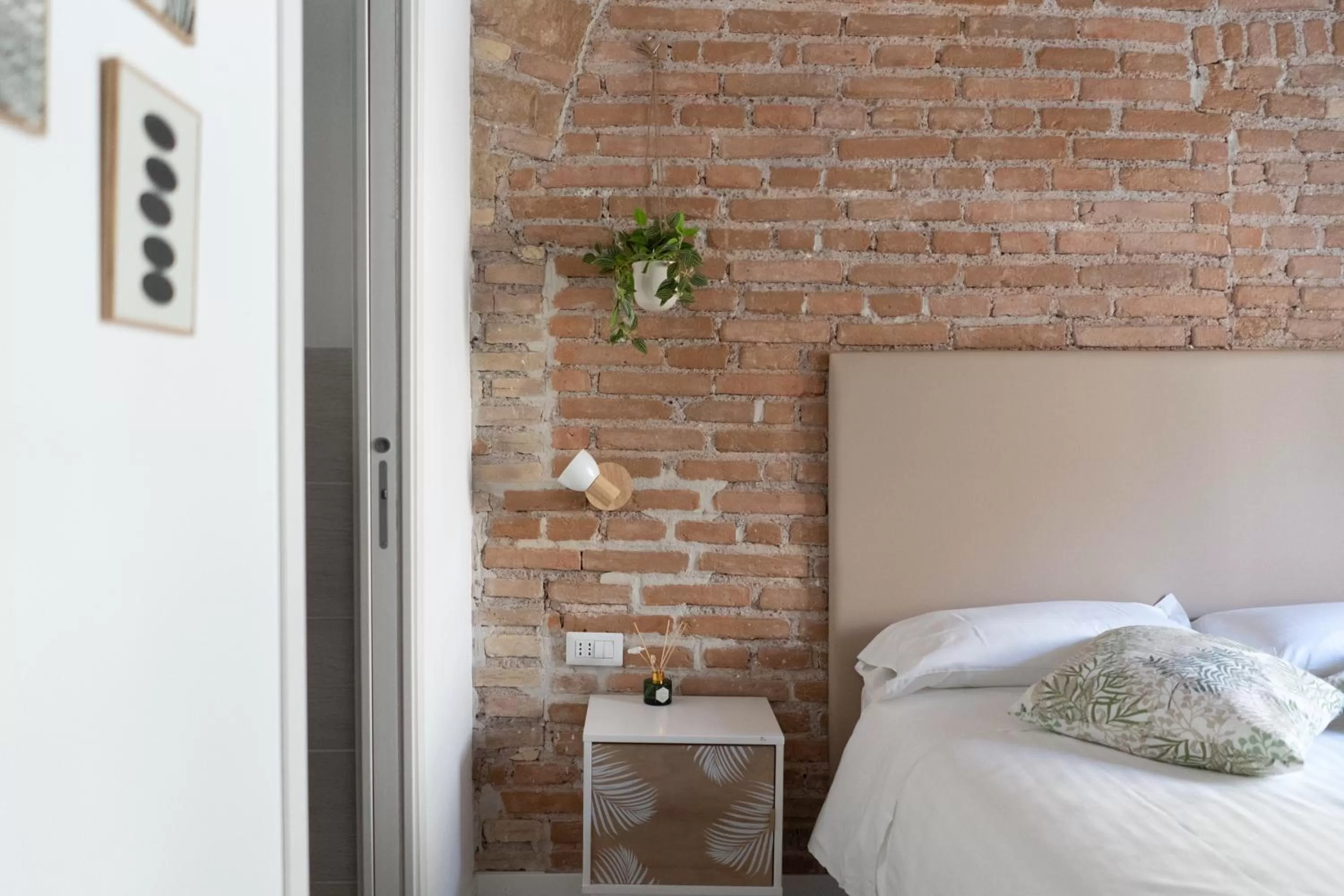 Bed in White Ostilia B&B