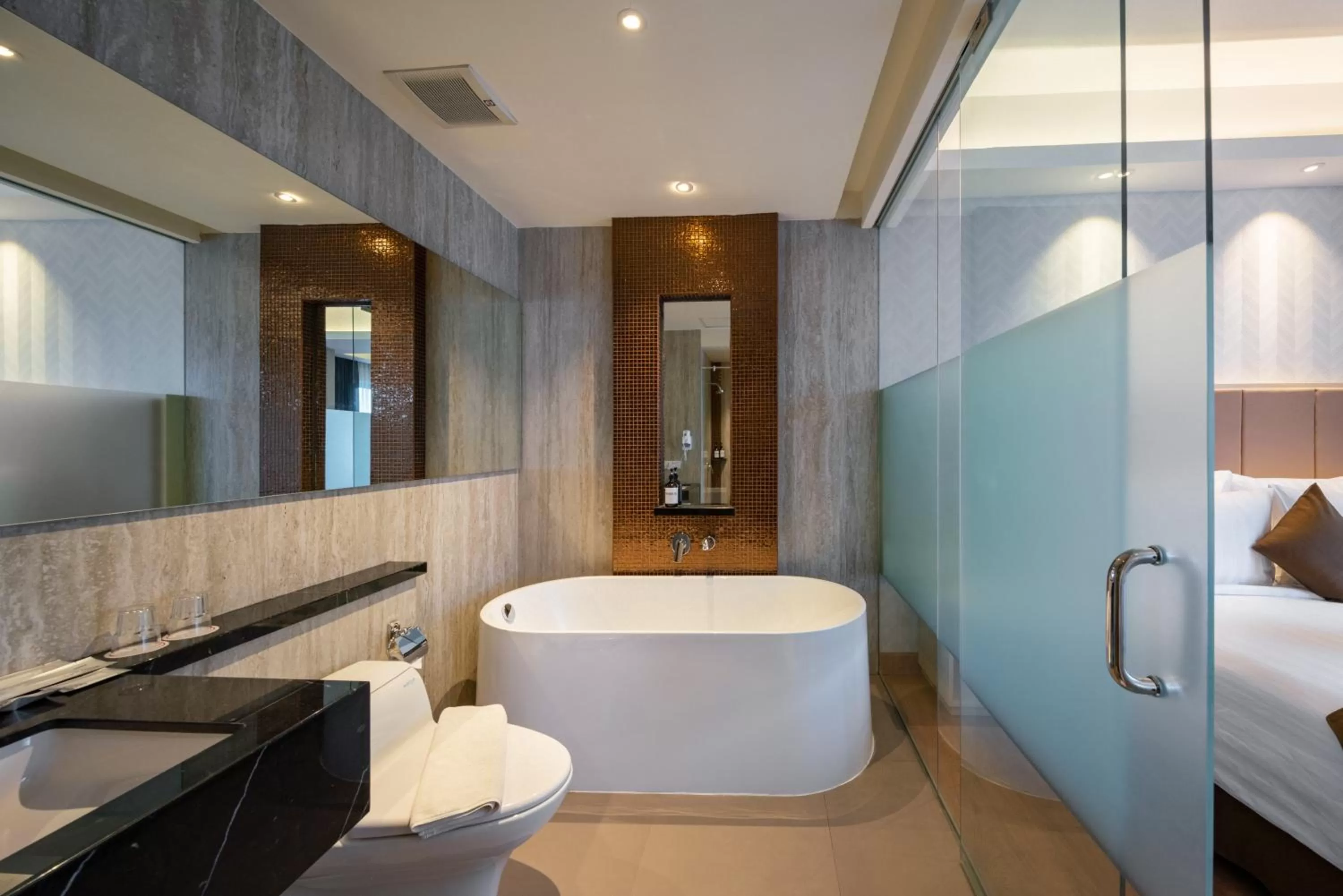 Bathroom in Luminor Hotel Airport Sidoarjo By WH , Best Choice and Strategic Location with a Rooftop area in Town