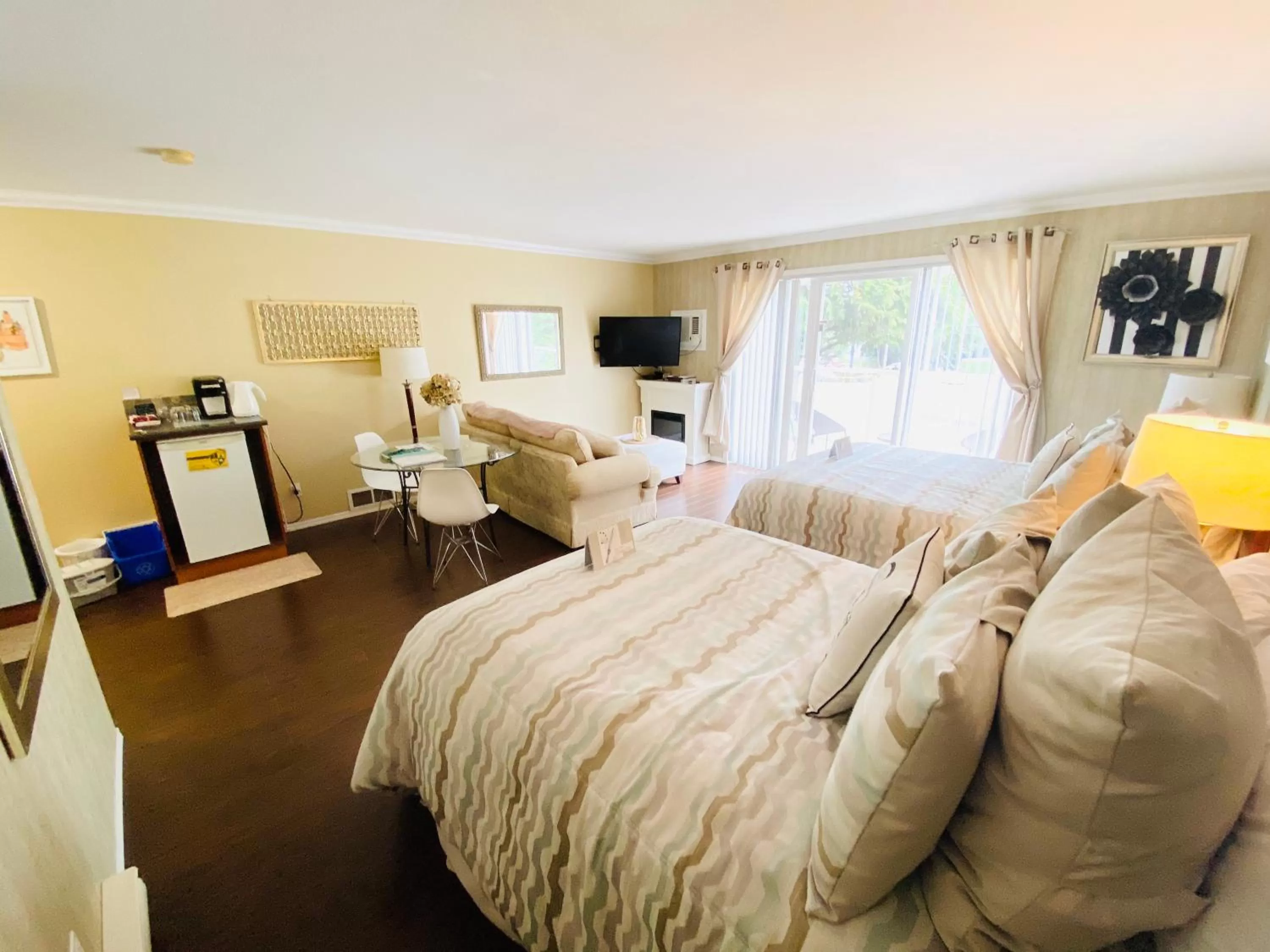 Bed in Evergreen Bed & Breakfast