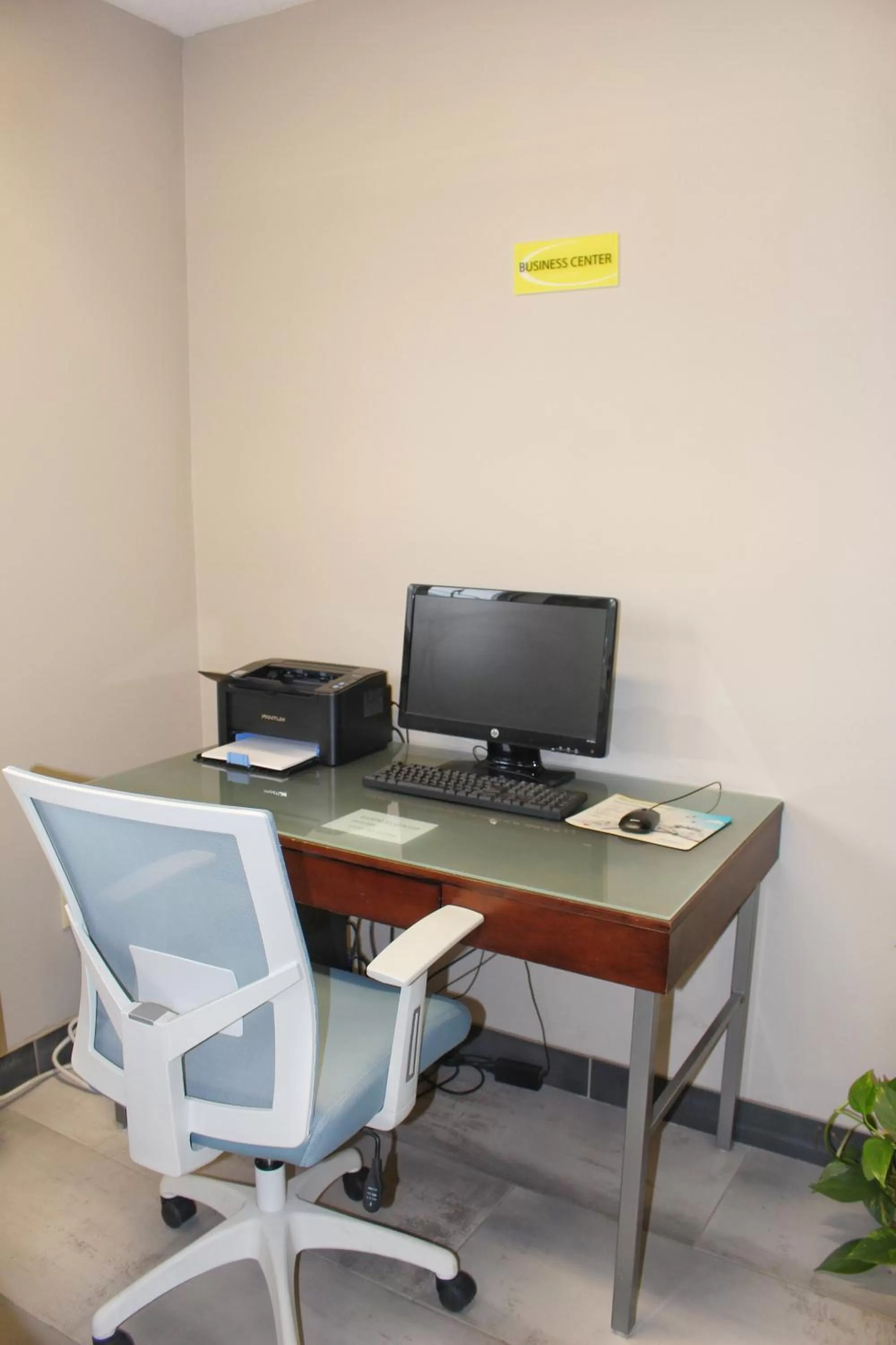 Business facilities in Super 8 by Wyndham De Soto