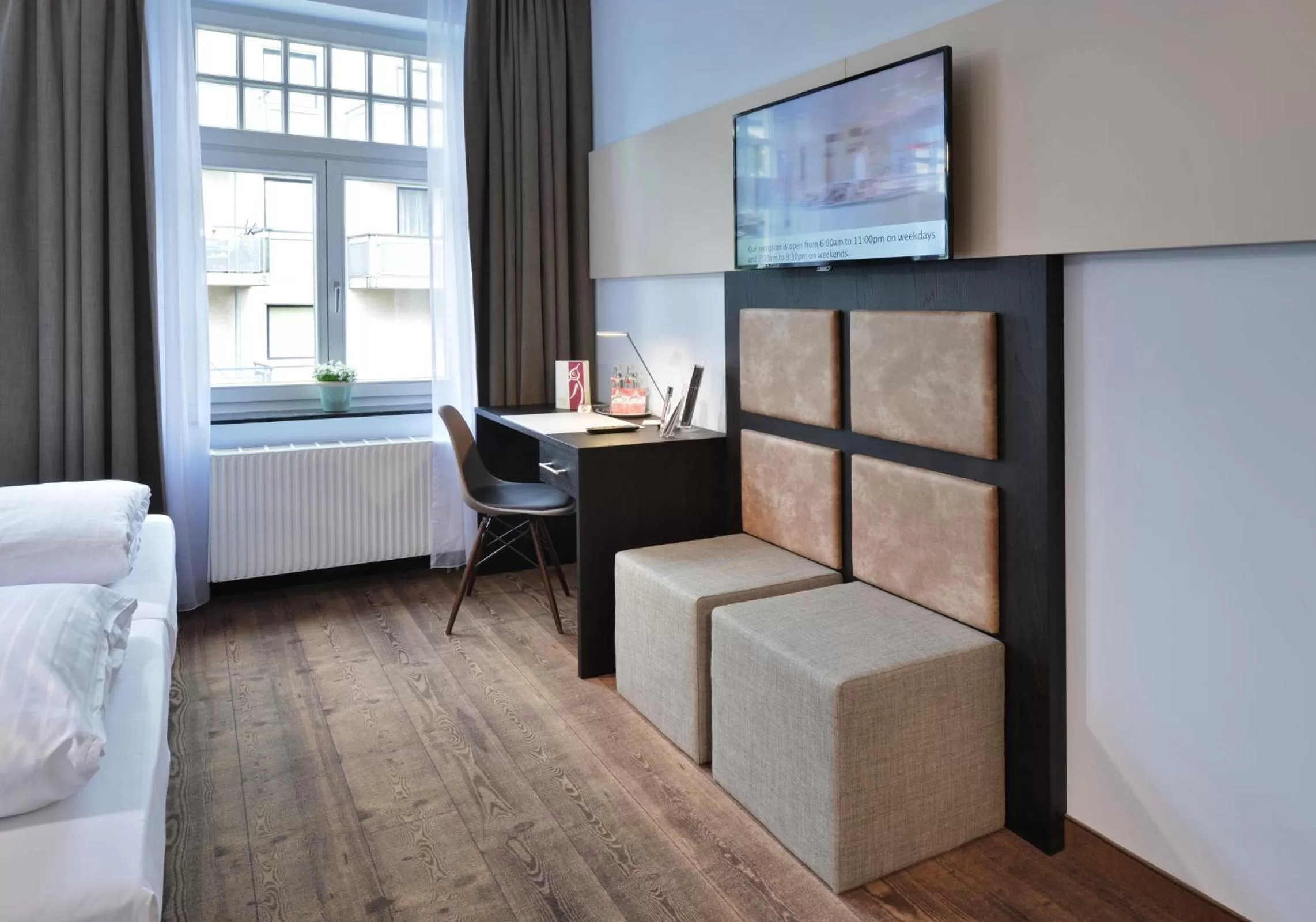 Photo of the whole room, Bed in UHU Gästehaus Superior