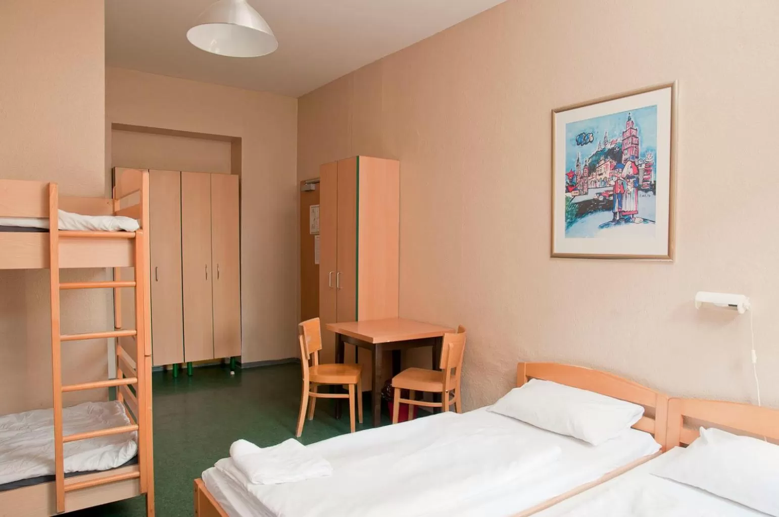 Staff, Bed in Happy Hotel Berlin