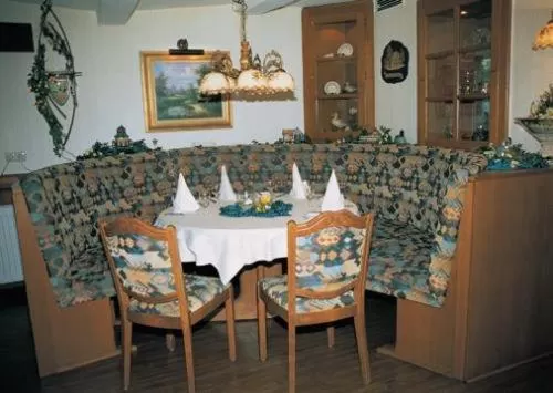 Restaurant/places to eat in Hotel-Restaurant Schmachtenbergshof