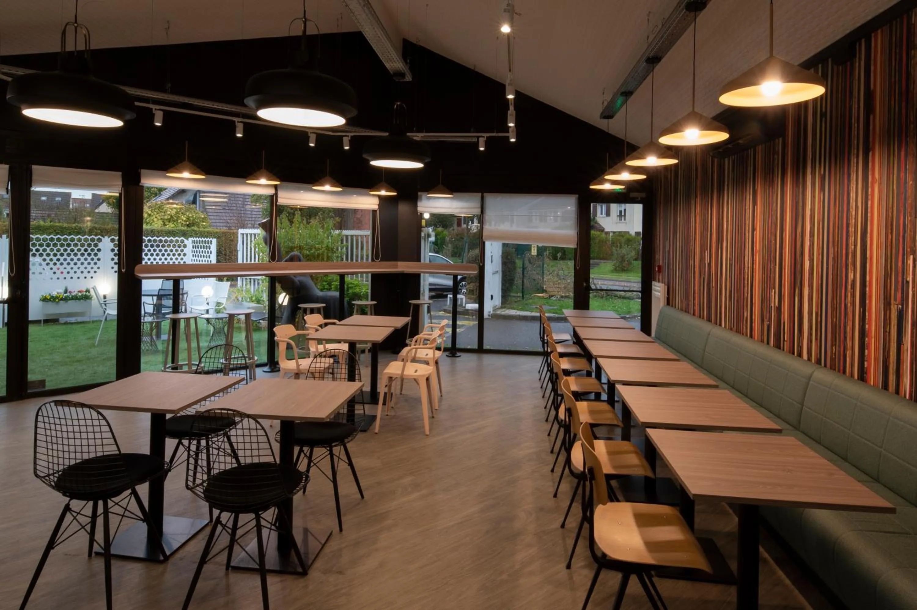 Restaurant/places to eat in ibis Cergy Pontoise Le Port