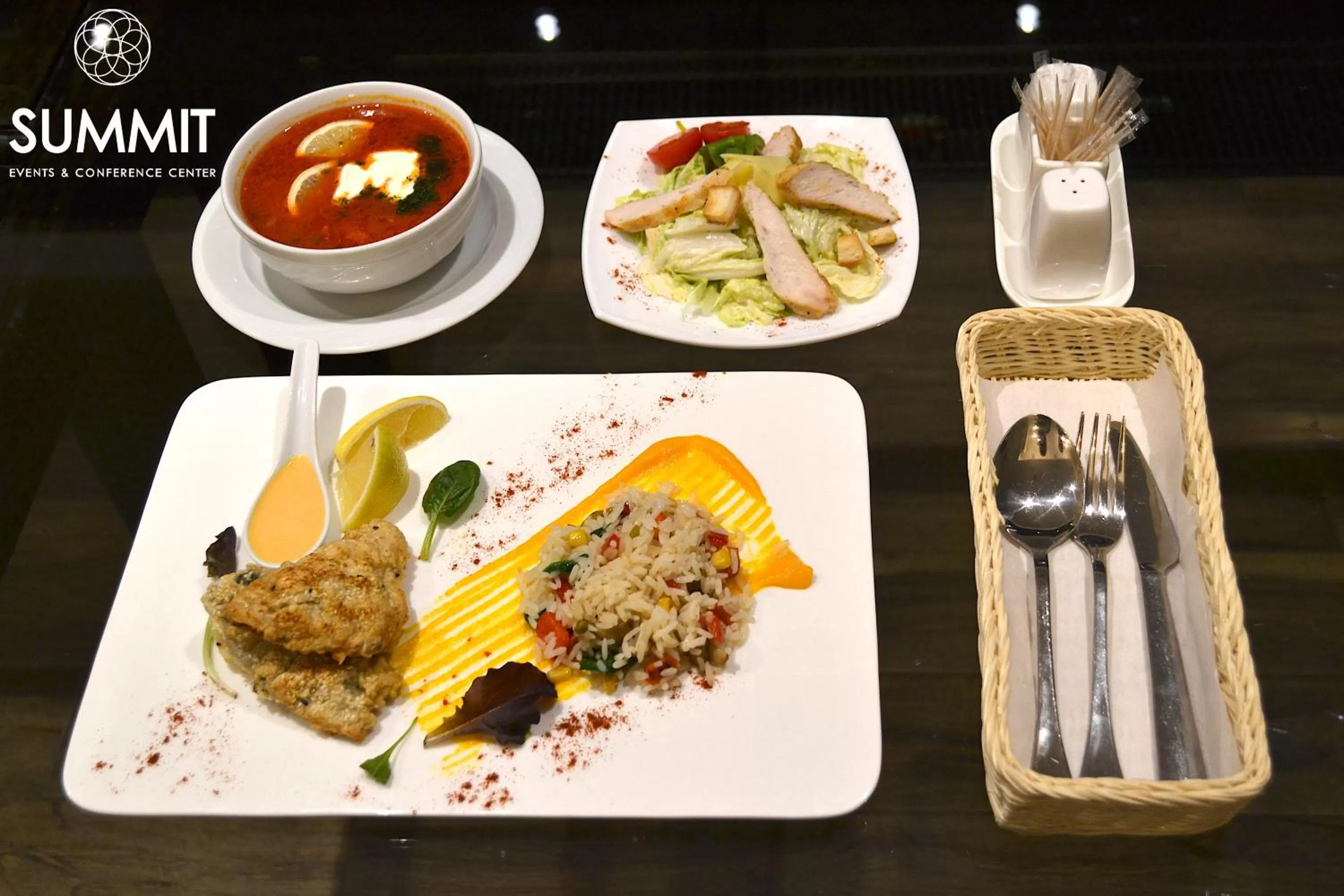 Food and drinks in Summit Villa