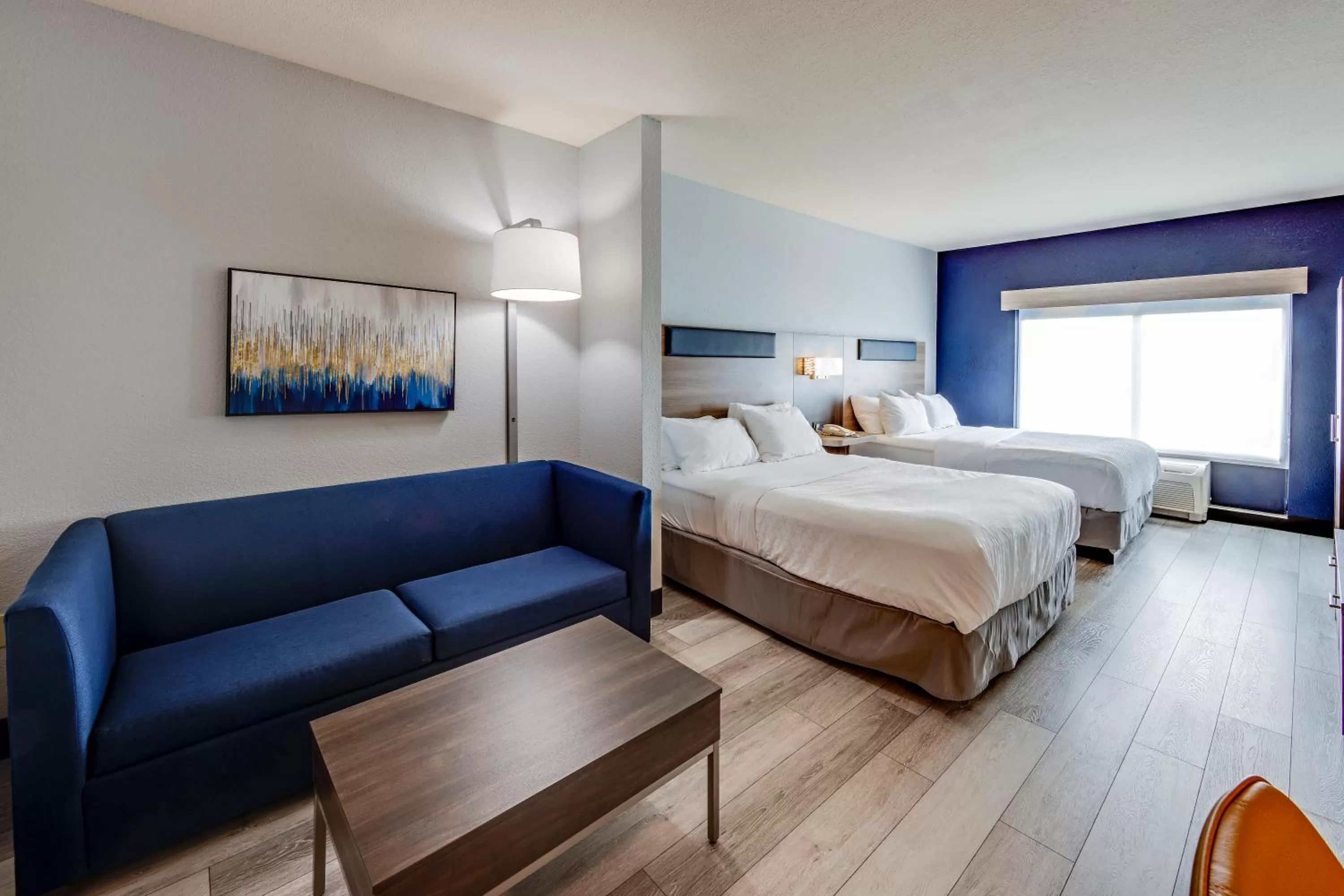 Bed in Holiday Inn Express Hotel & Suites Ohio State University- OSU Medical Center by IHG