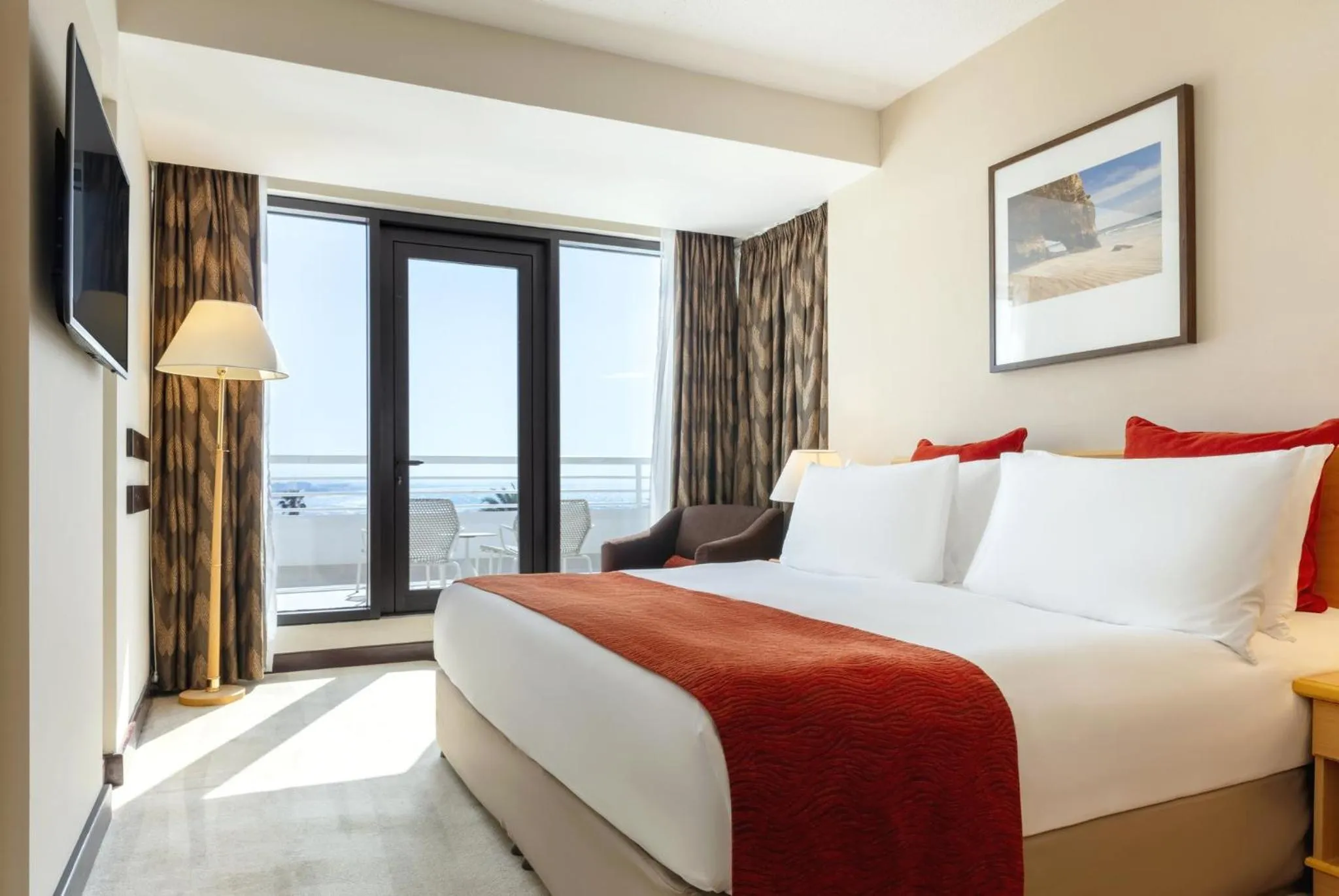 Photo of the whole room, Bed in Crowne Plaza Muscat by IHG