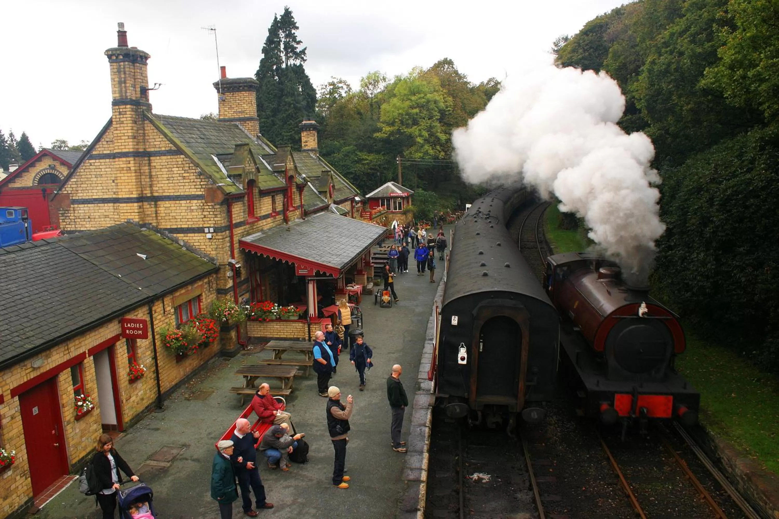 Nearby landmark in Storrs Gate House