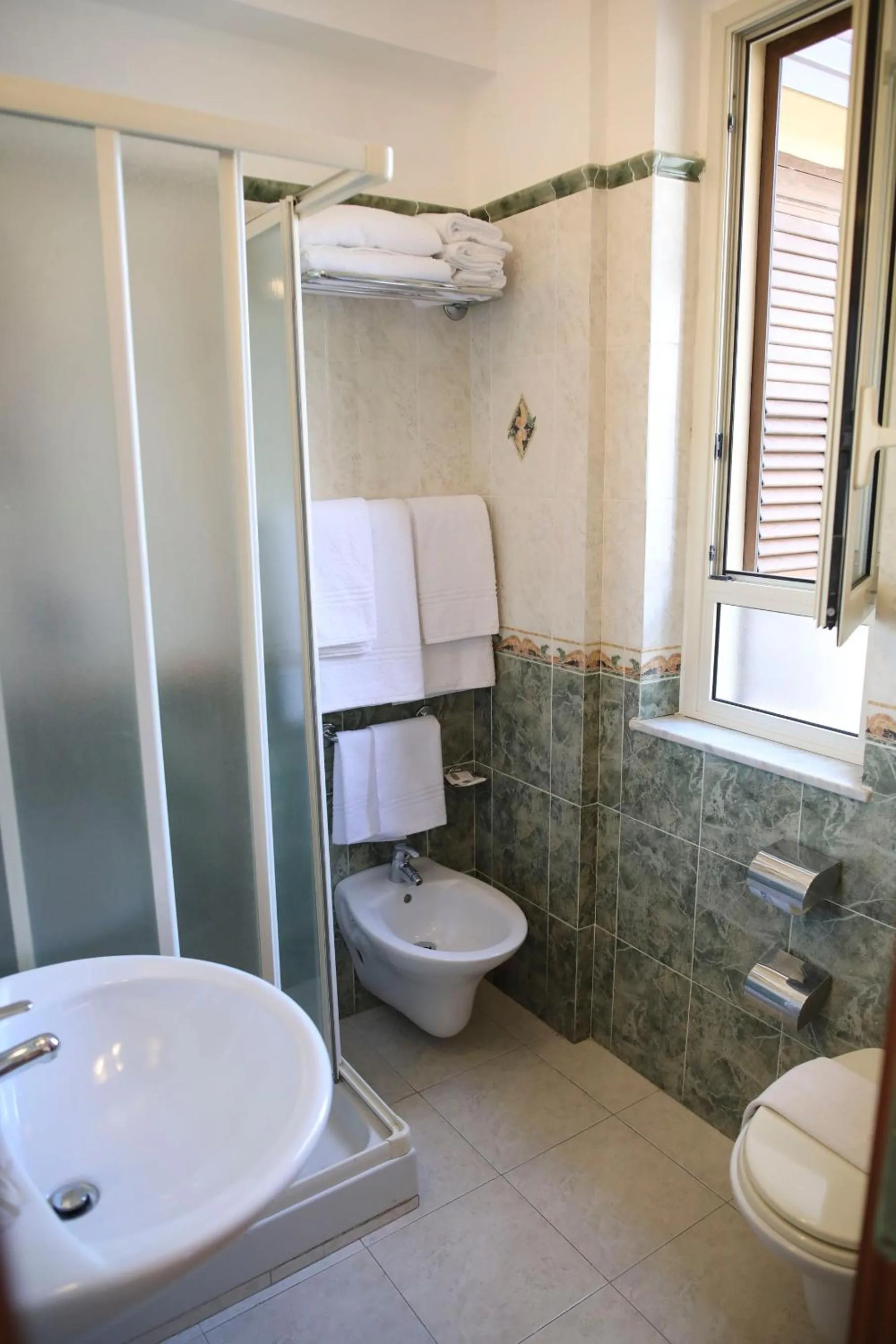 Bathroom in Hotel La Giara