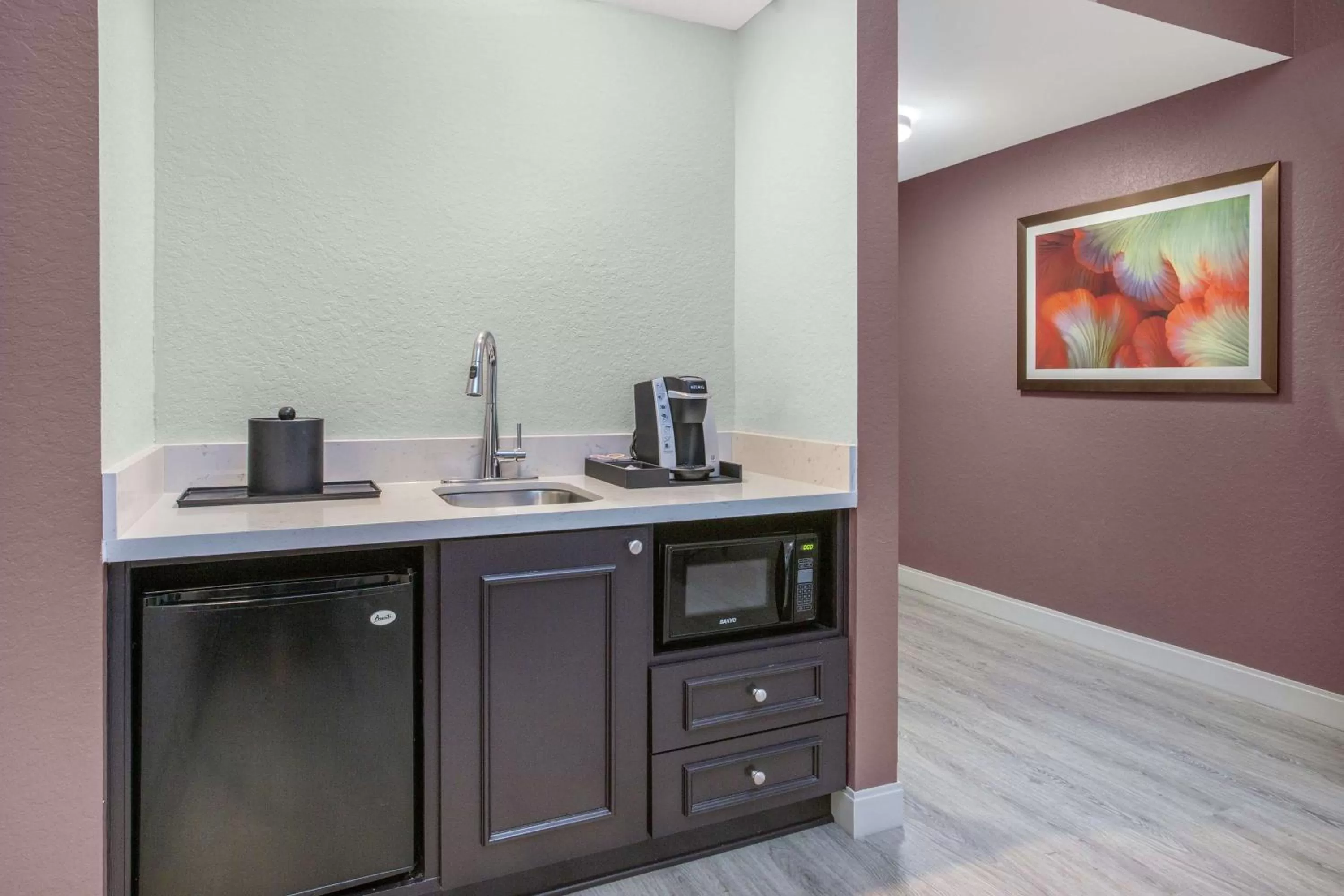 Bedroom in Hilton Garden Inn Palm Beach Gardens