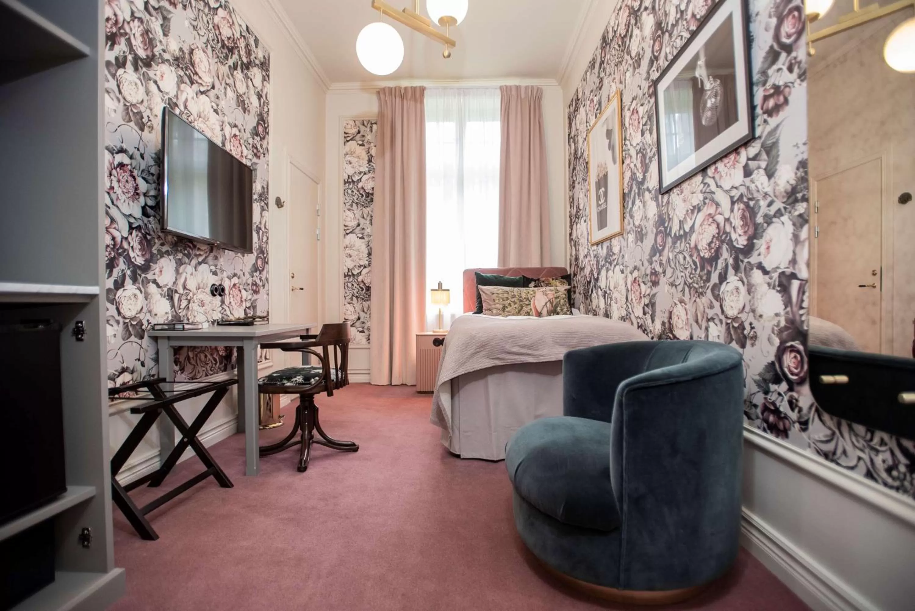 TV and multimedia, Bed in The Vault Hotel, WorldHotels Crafted