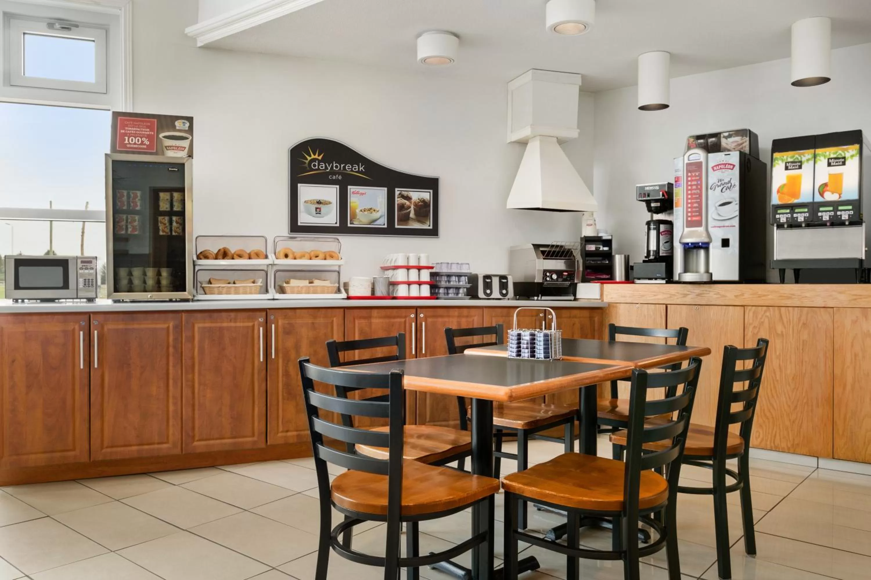Food and drinks in Days Inn by Wyndham Trois-Rivieres