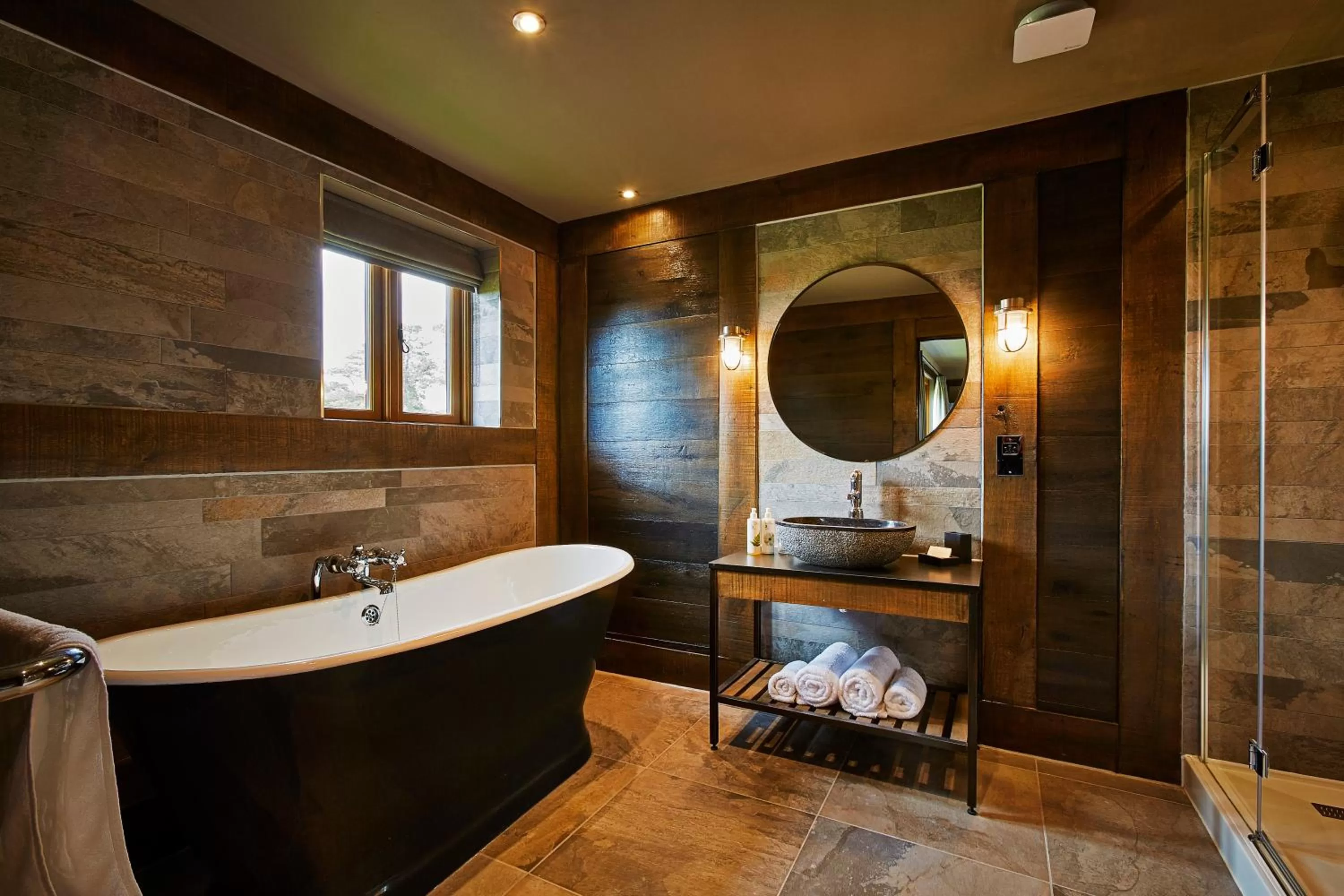 Shower in The Jack Russell