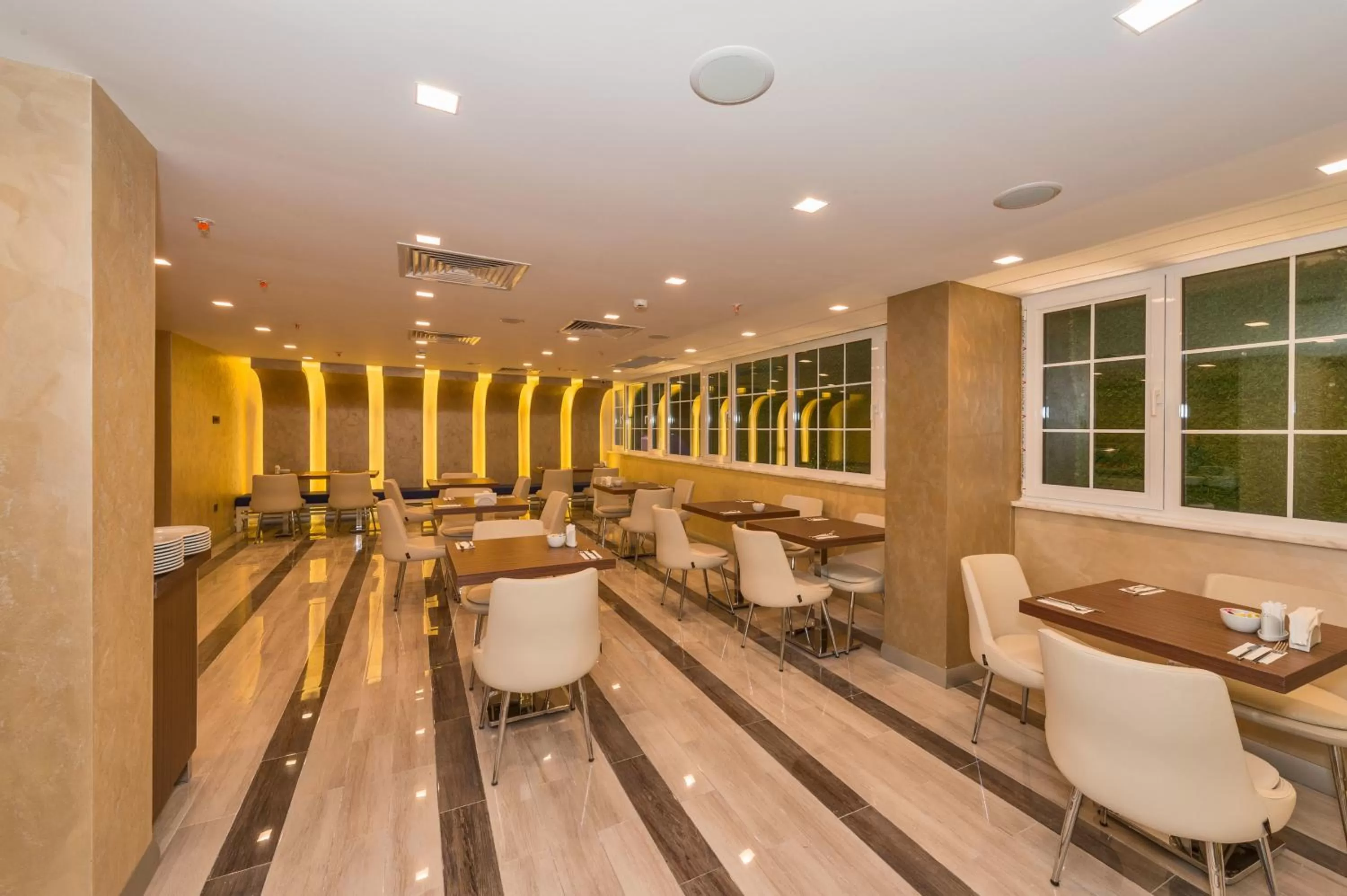 Restaurant/places to eat in Inntel Hotel Istanbul