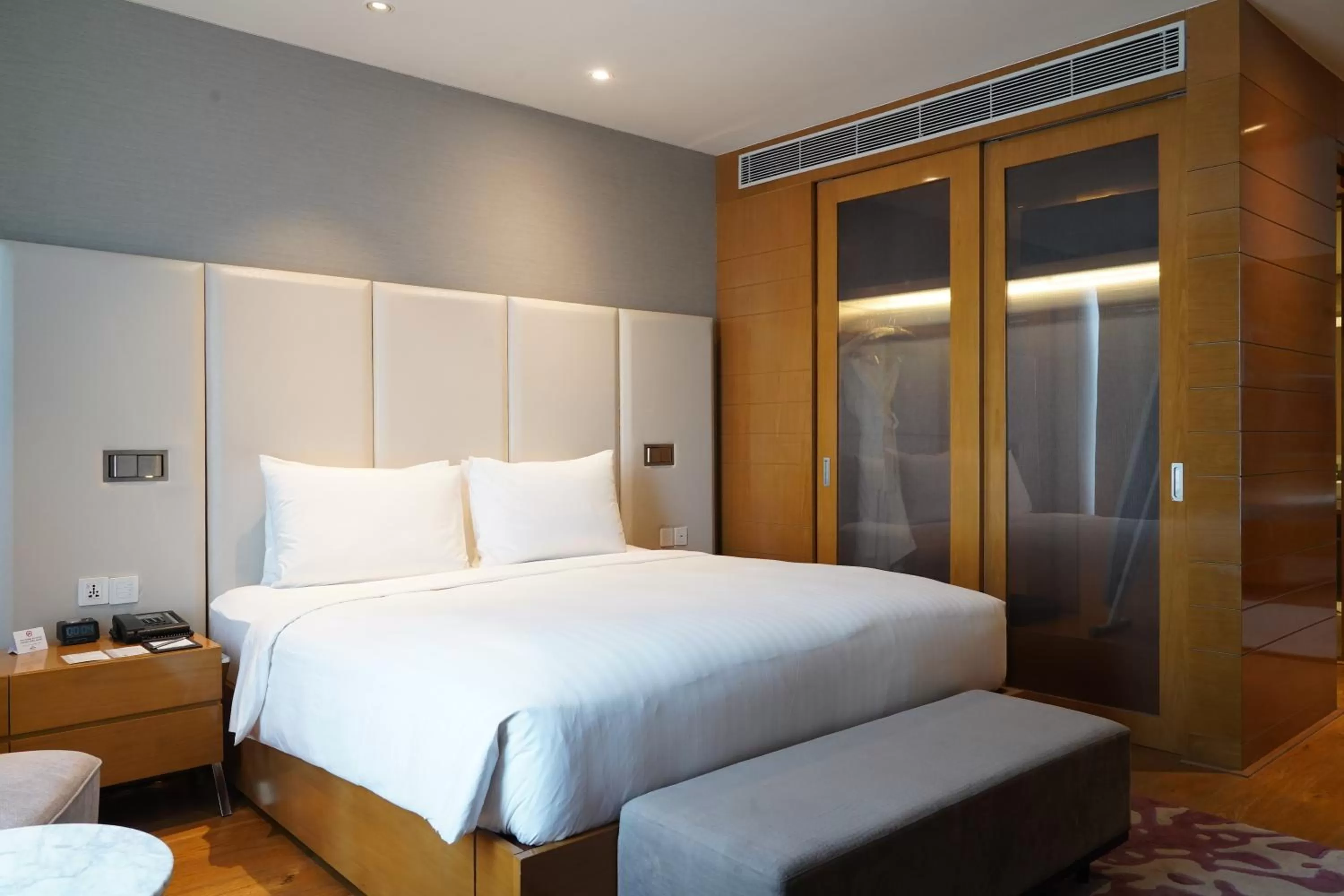 Dining area, Bed in Marriott Executive Apartments Hyderabad