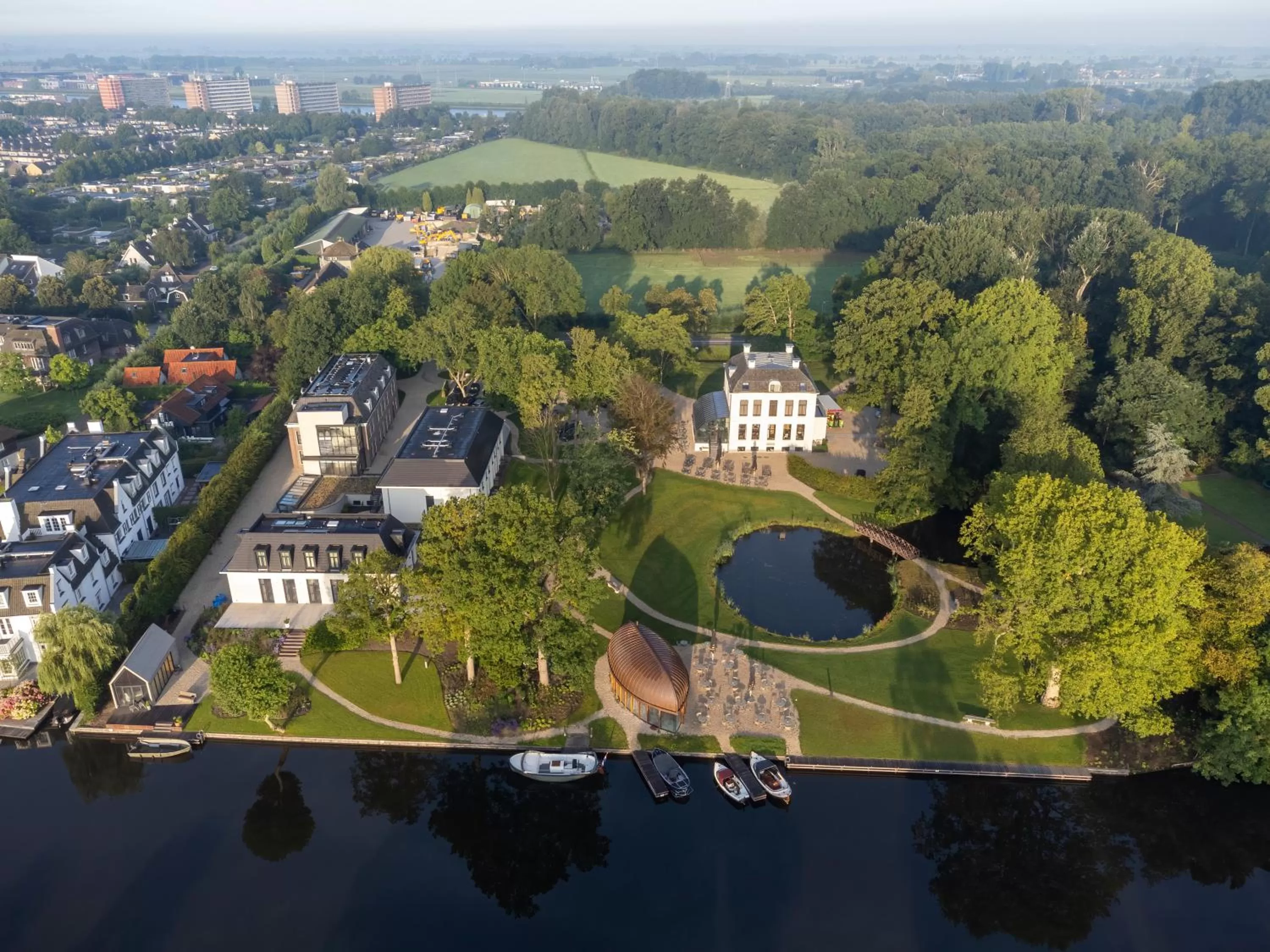 Property building in Hotel Flora Batava