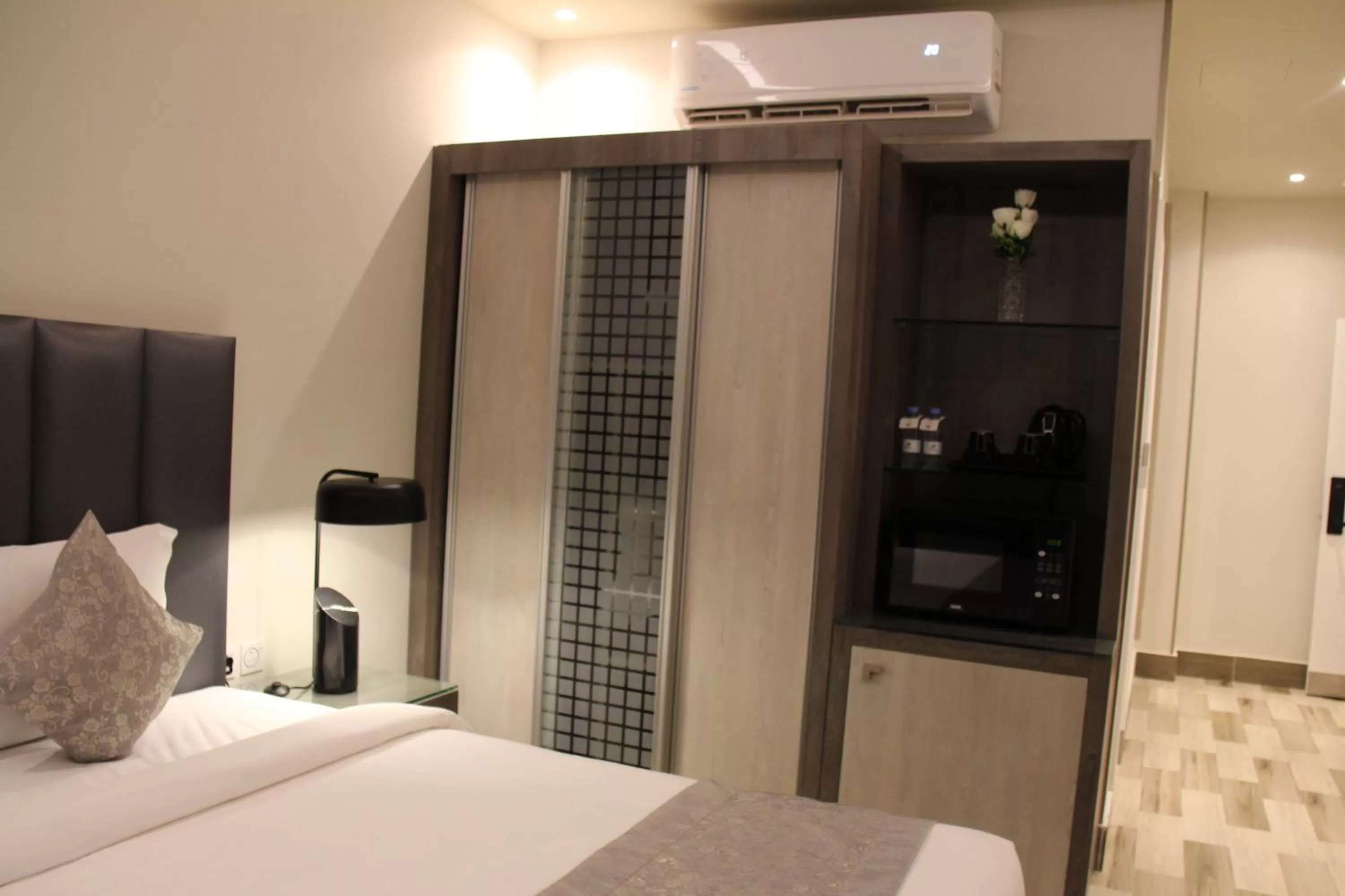 Property building, Bed in Seven Palaces