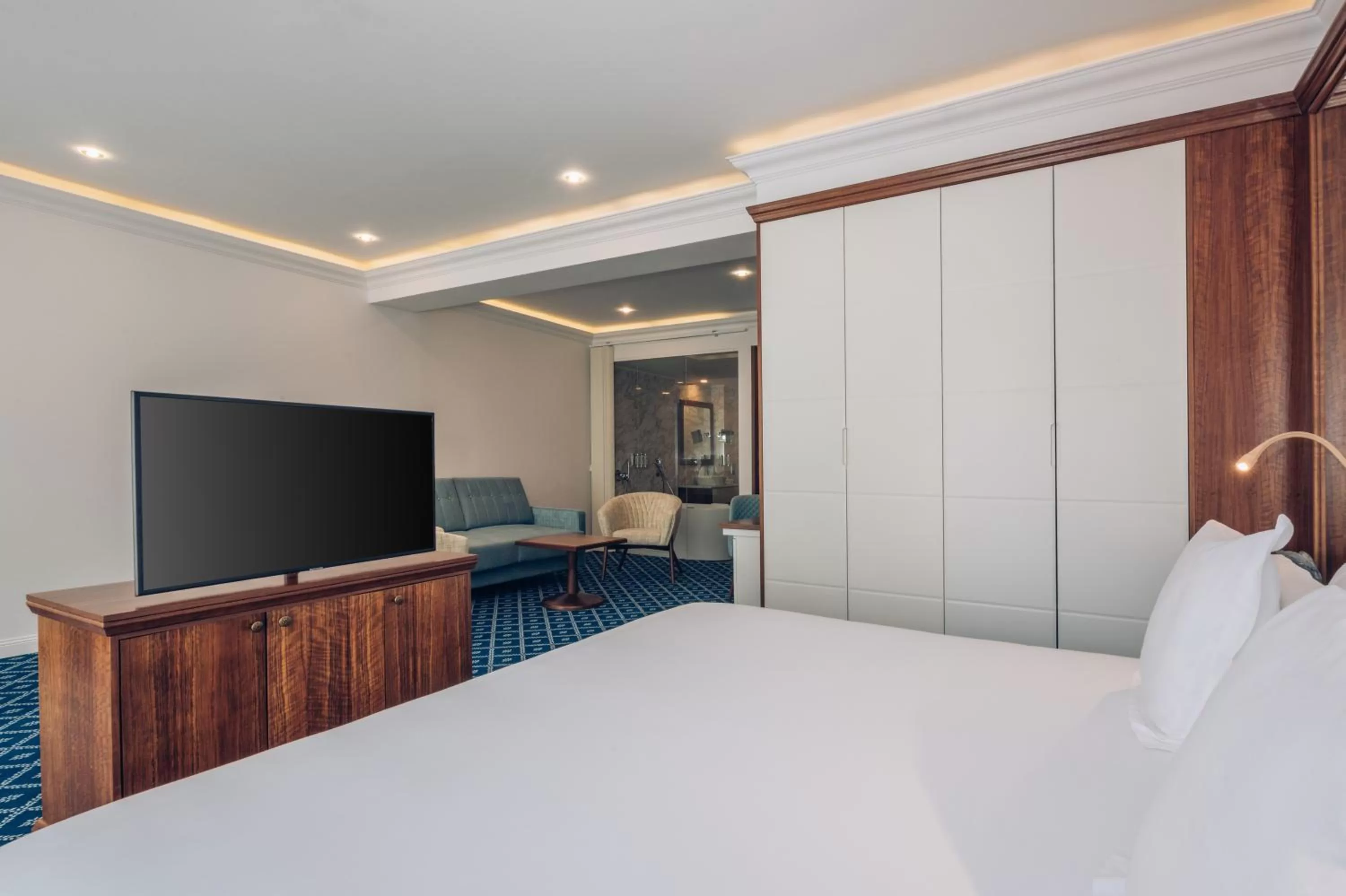 Photo of the whole room, Bed in Iberostar Waves Slavija